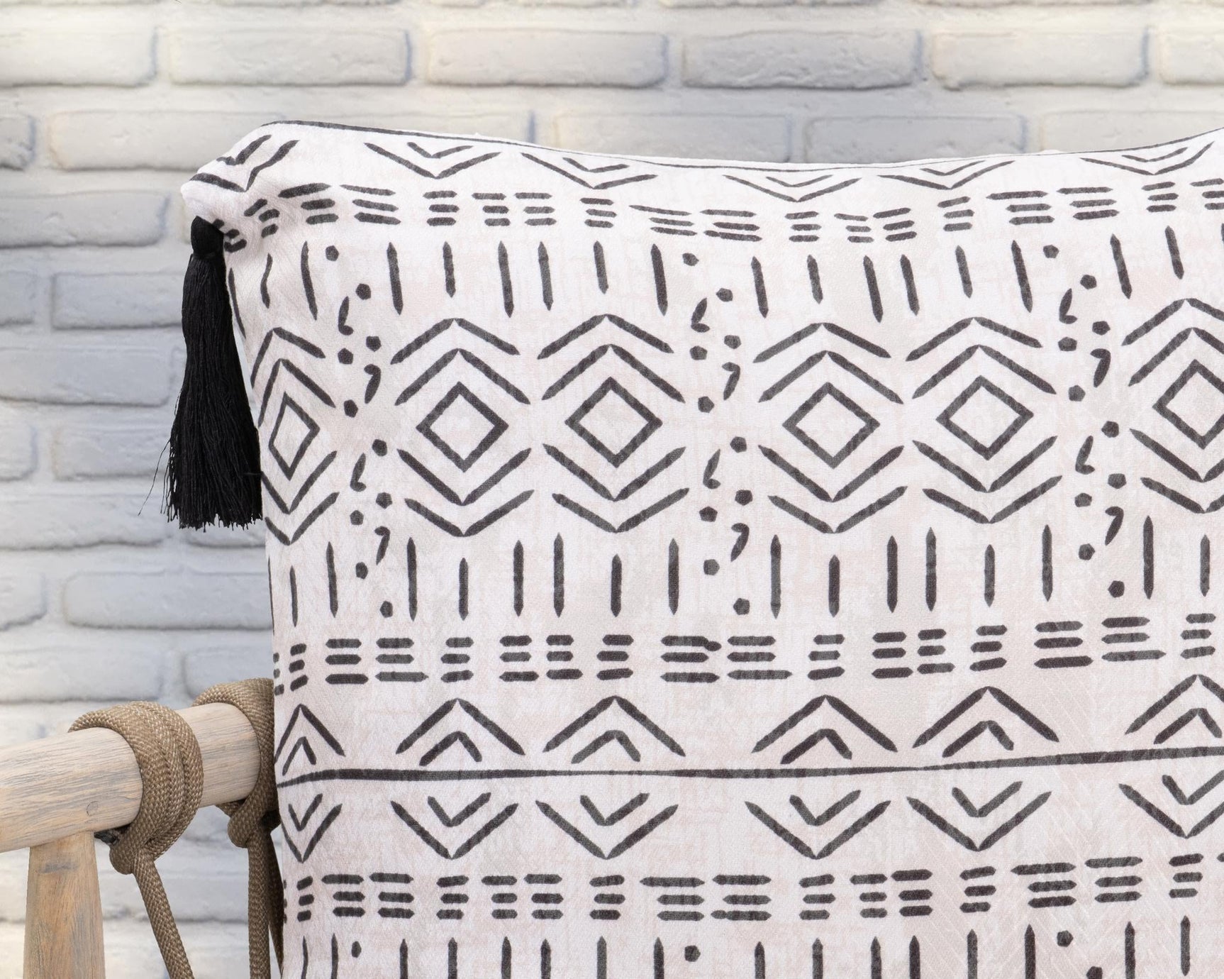 Indoor/Outdoor Zambia Natural 22x22 Throw Pillow (Set of 2) - Ornate Home