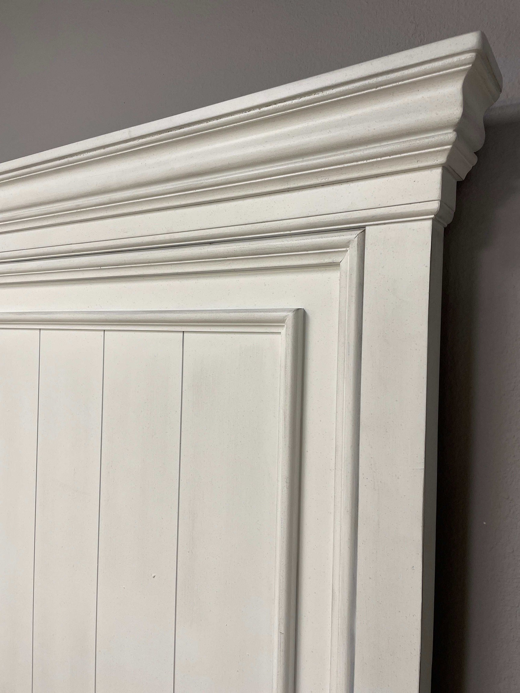 Kanwyn Whitewash Queen Panel Bedroom Set w/ Storage Bench / 5pc (Online Special Price) - Ornate Home