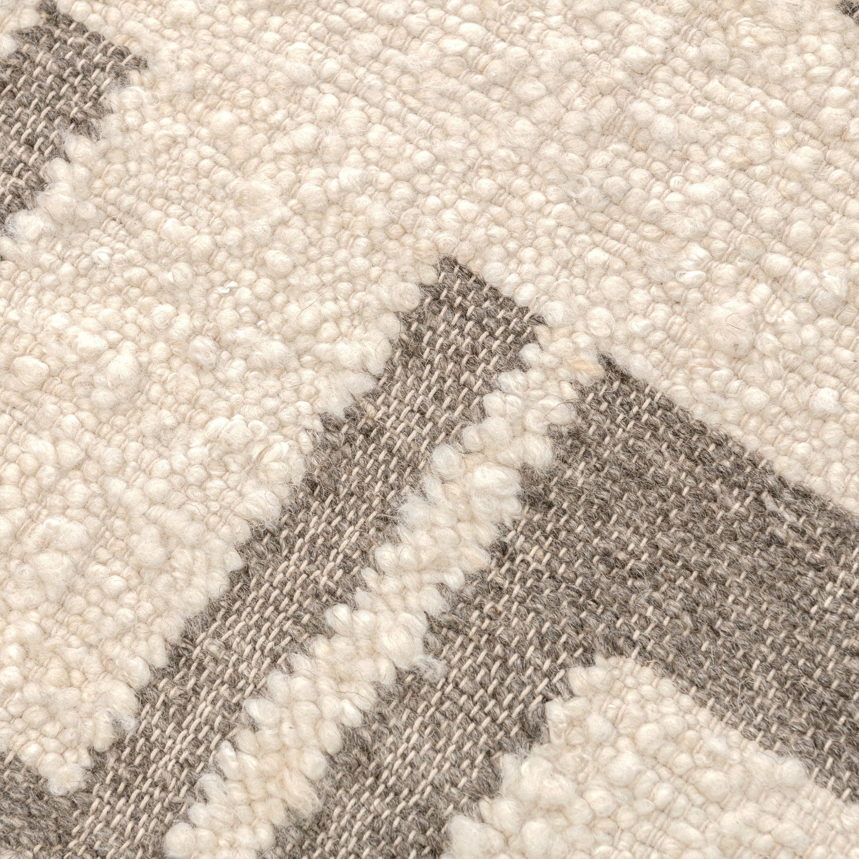Kavala Charcoal/Ivory Rug - Ornate Home