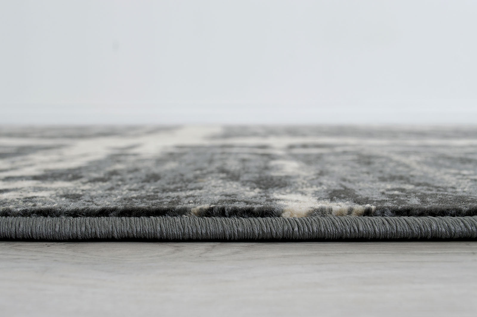 Kozlu Gray/Beige 5' X 7' Area Rug - Ornate Home