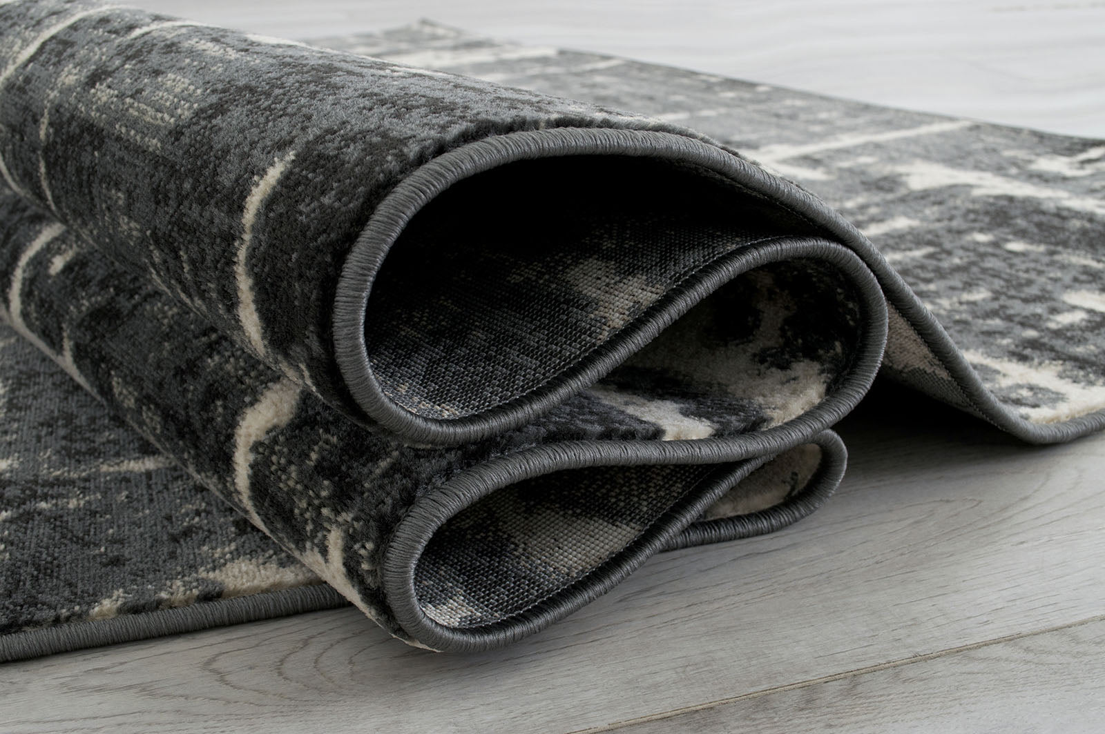 Kozlu Gray/Beige 5' X 7' Area Rug - Ornate Home