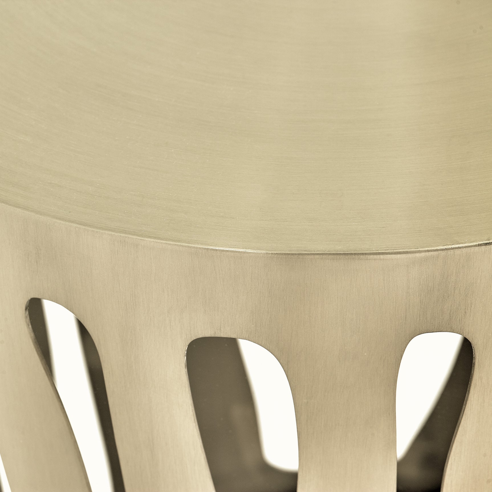 La Rachelle Medium Champagne Round Dining Table - Ornate Home