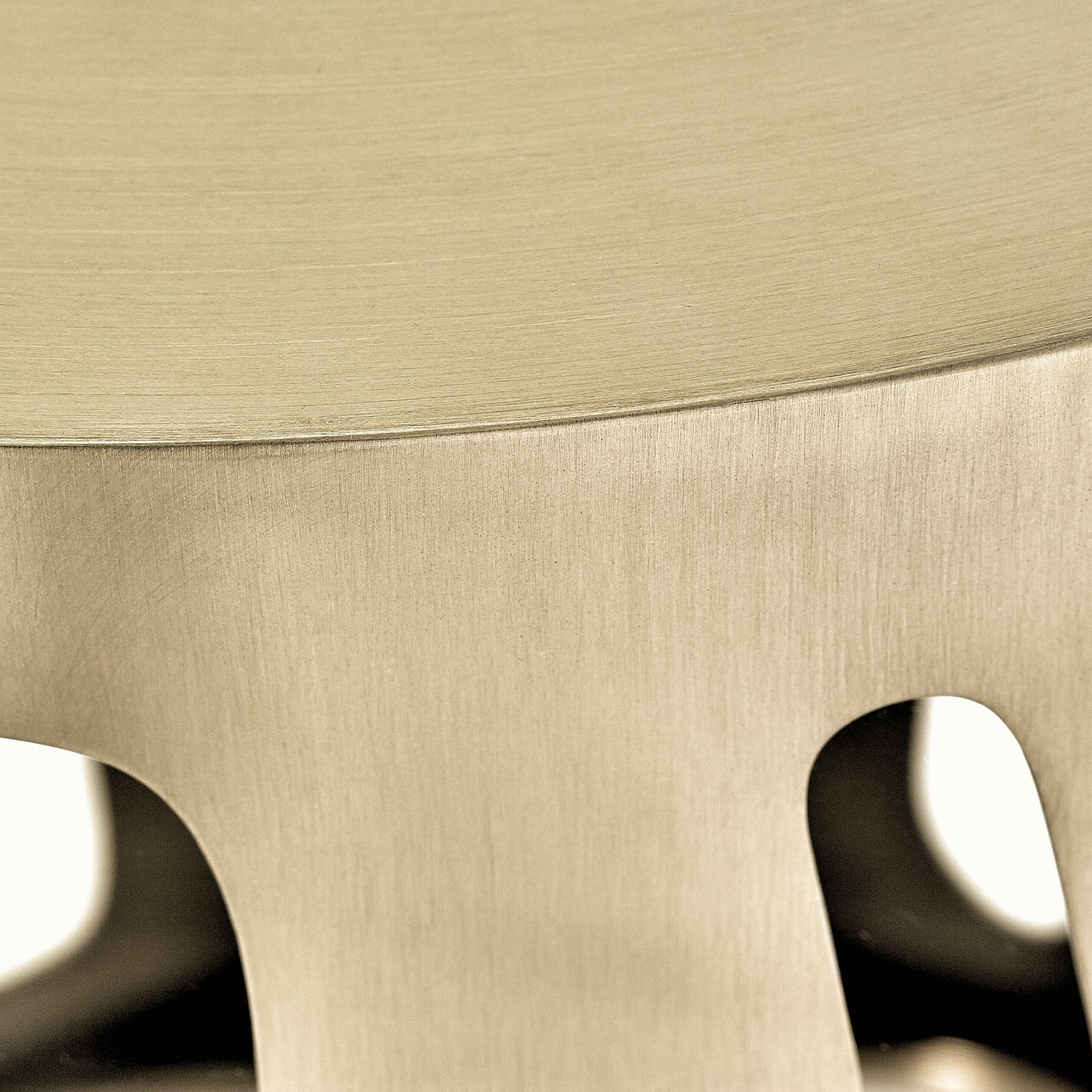 La Rachelle Medium Champagne Round Dining Table - Ornate Home