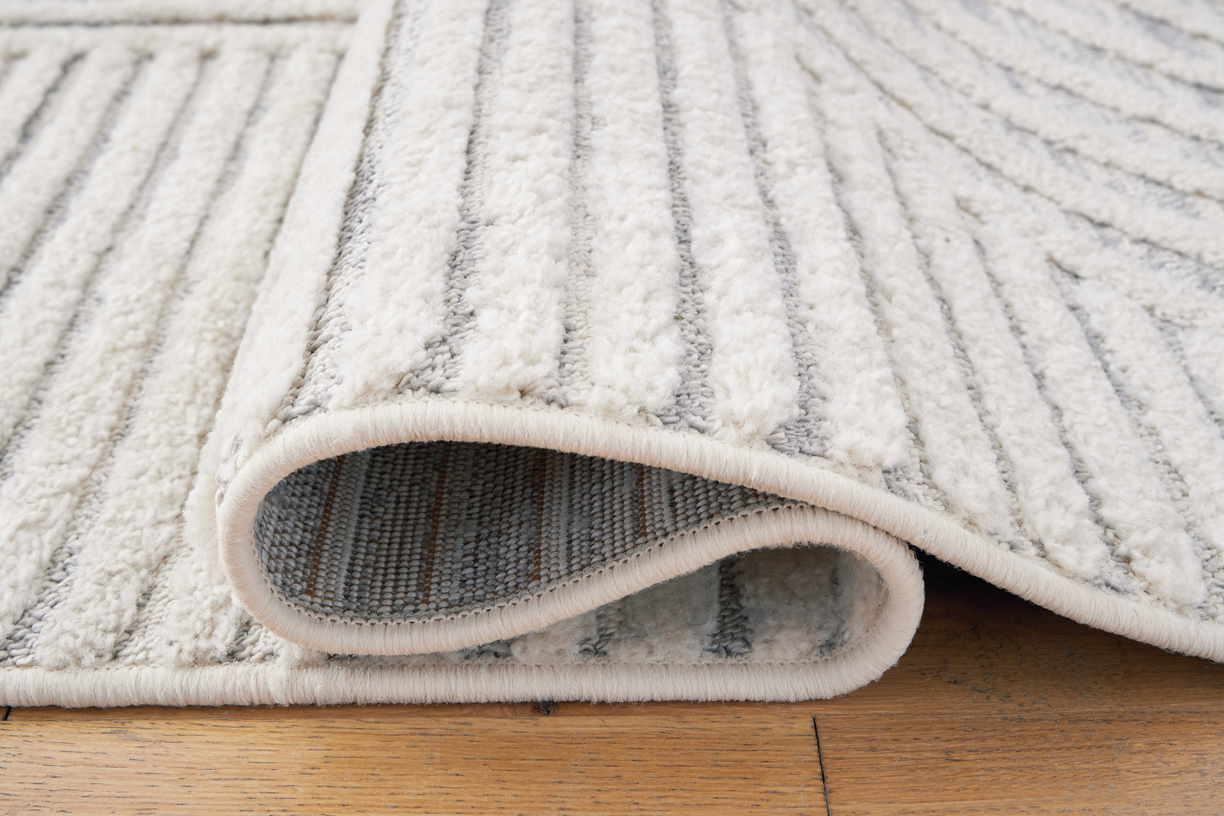 Lambworth Gray/Cream Large Rug - Ornate Home