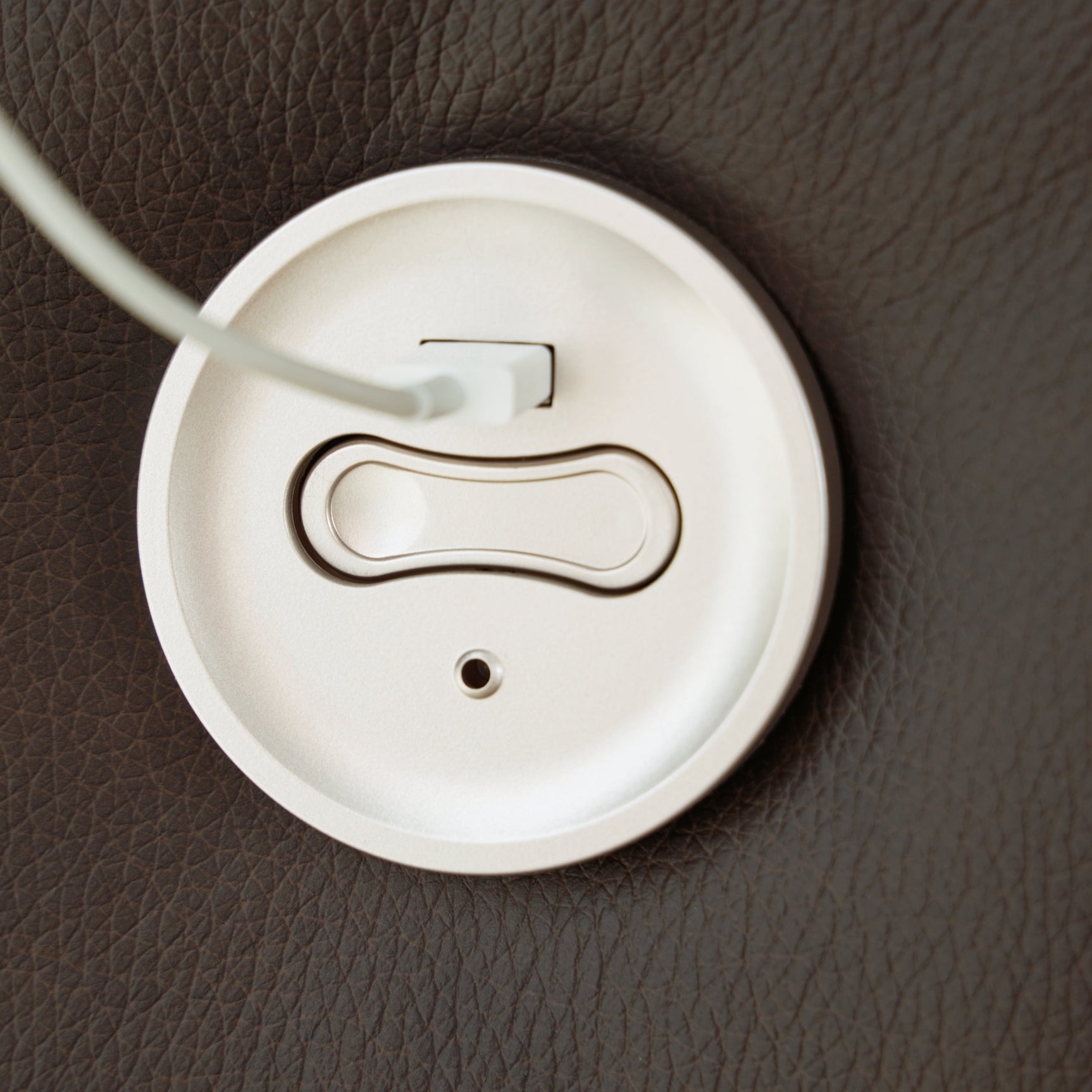 Leesworth Dark Brown Power Reclining Loveseat - Ornate Home