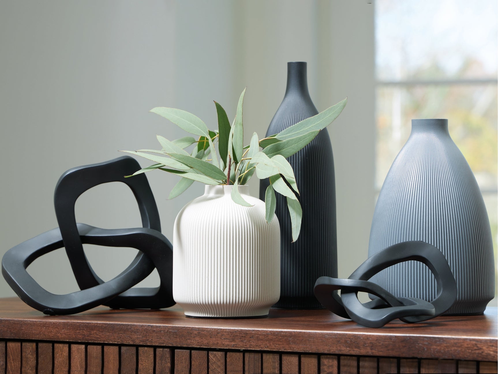 Leithick Black/Tan/Gray Accessory Set (Set of 5) - Ornate Home