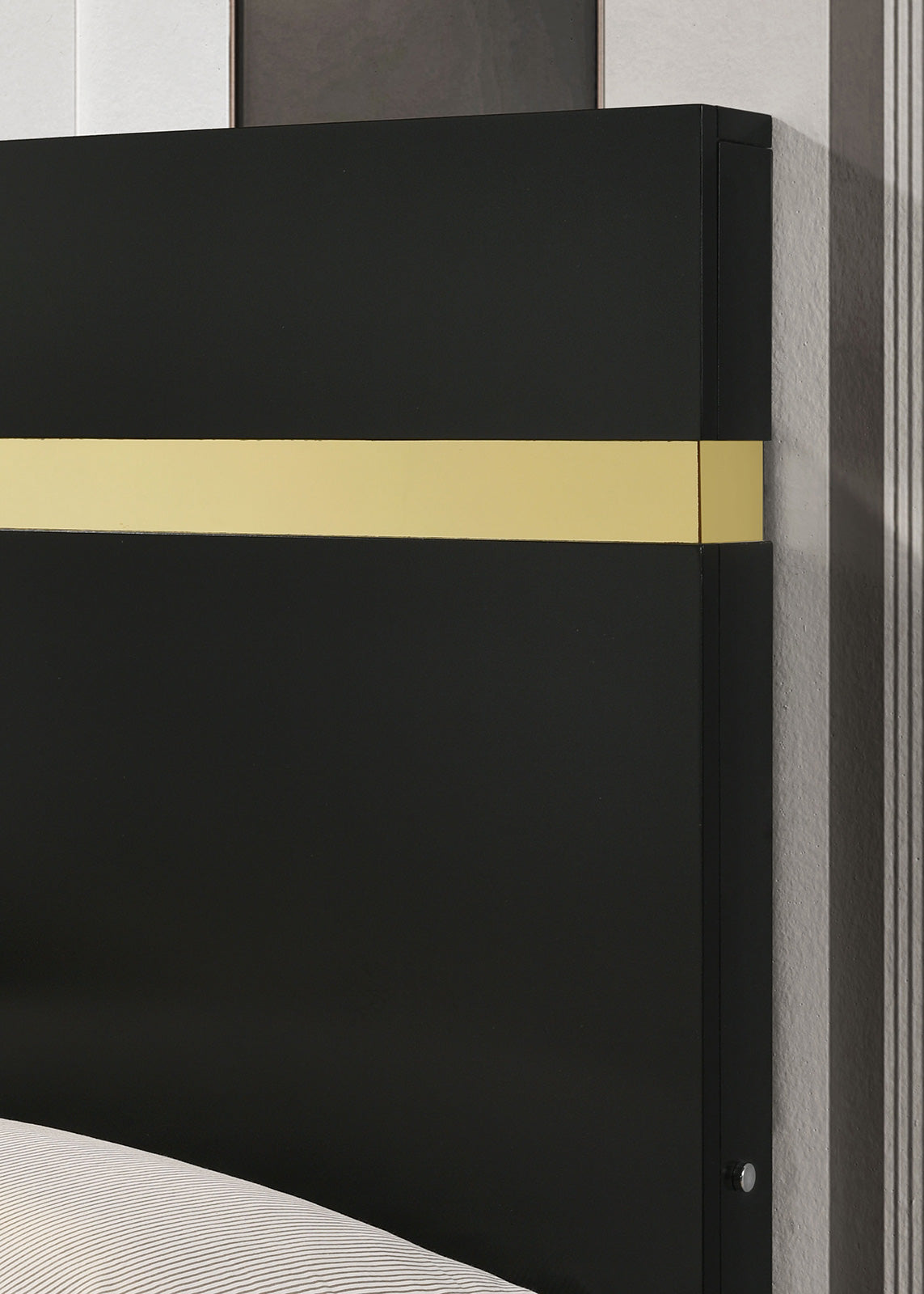 Lillestrom Black/Gold Full Bed - Ornate Home