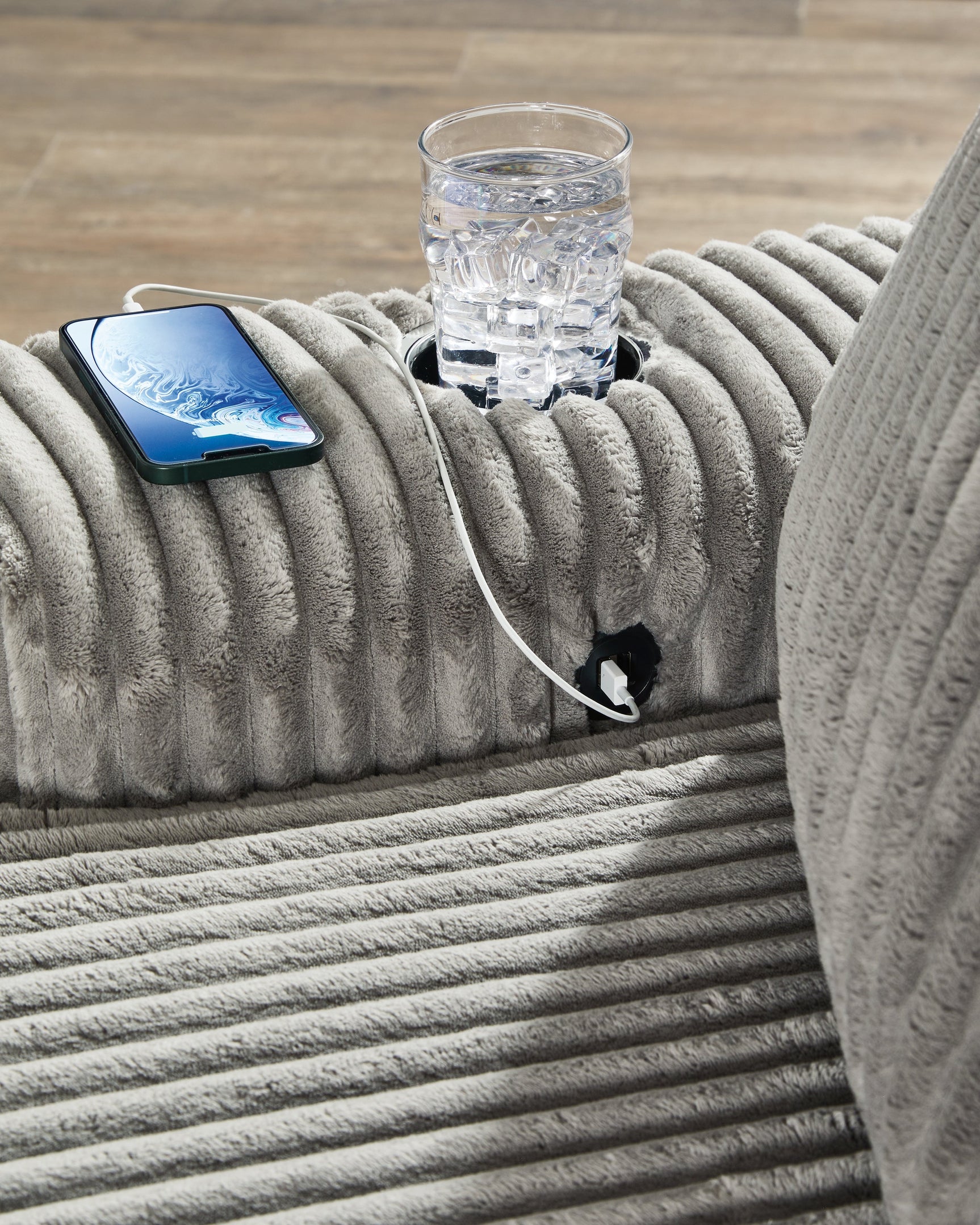 Lindyn Fog Chaise Lounge w/ 2 Cup Holders & USB Charging Port - Ornate Home