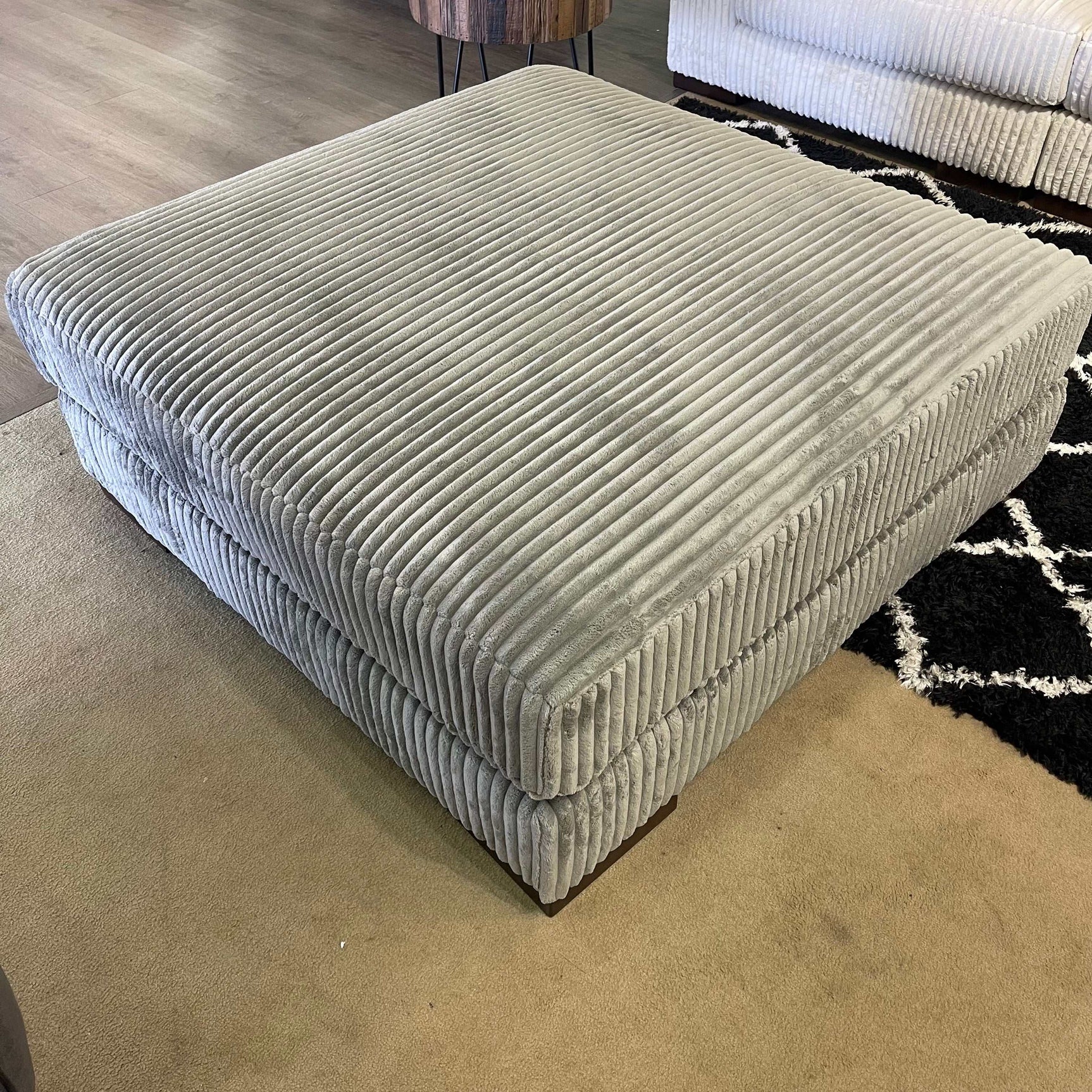 Lindyn Fog 5pc RAF Sectional + Oversized Ottoman (Online Special Price) - Ornate Home