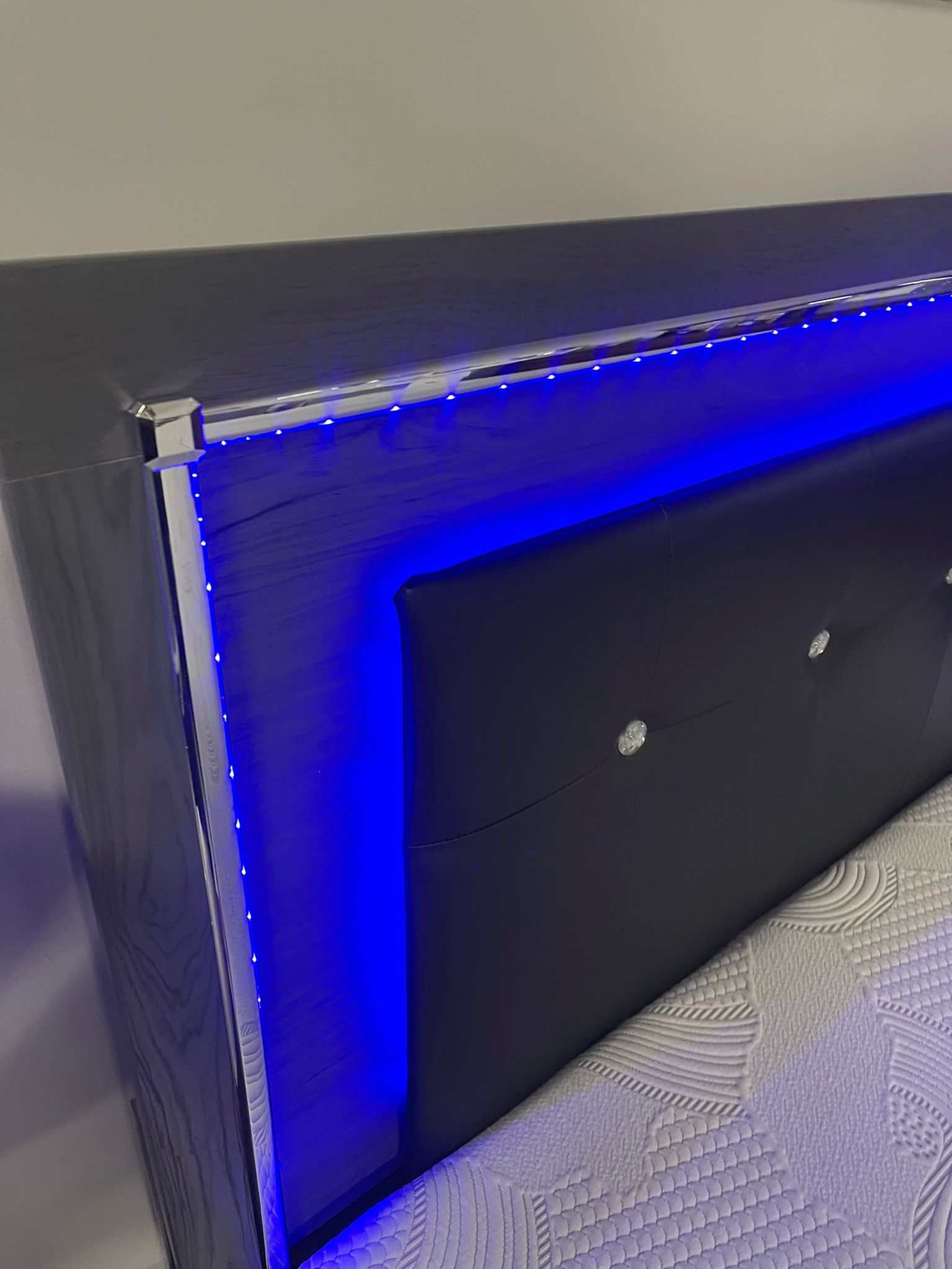 Lodanna Gray King Panel Bed w/ LED - Ornate Home