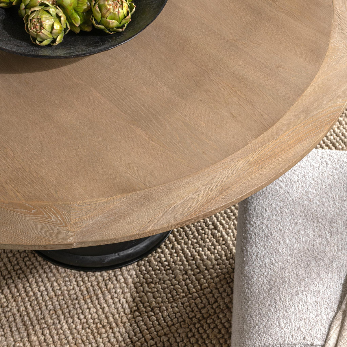 Lunen Soft Reef Noir 55" Round Dining Table