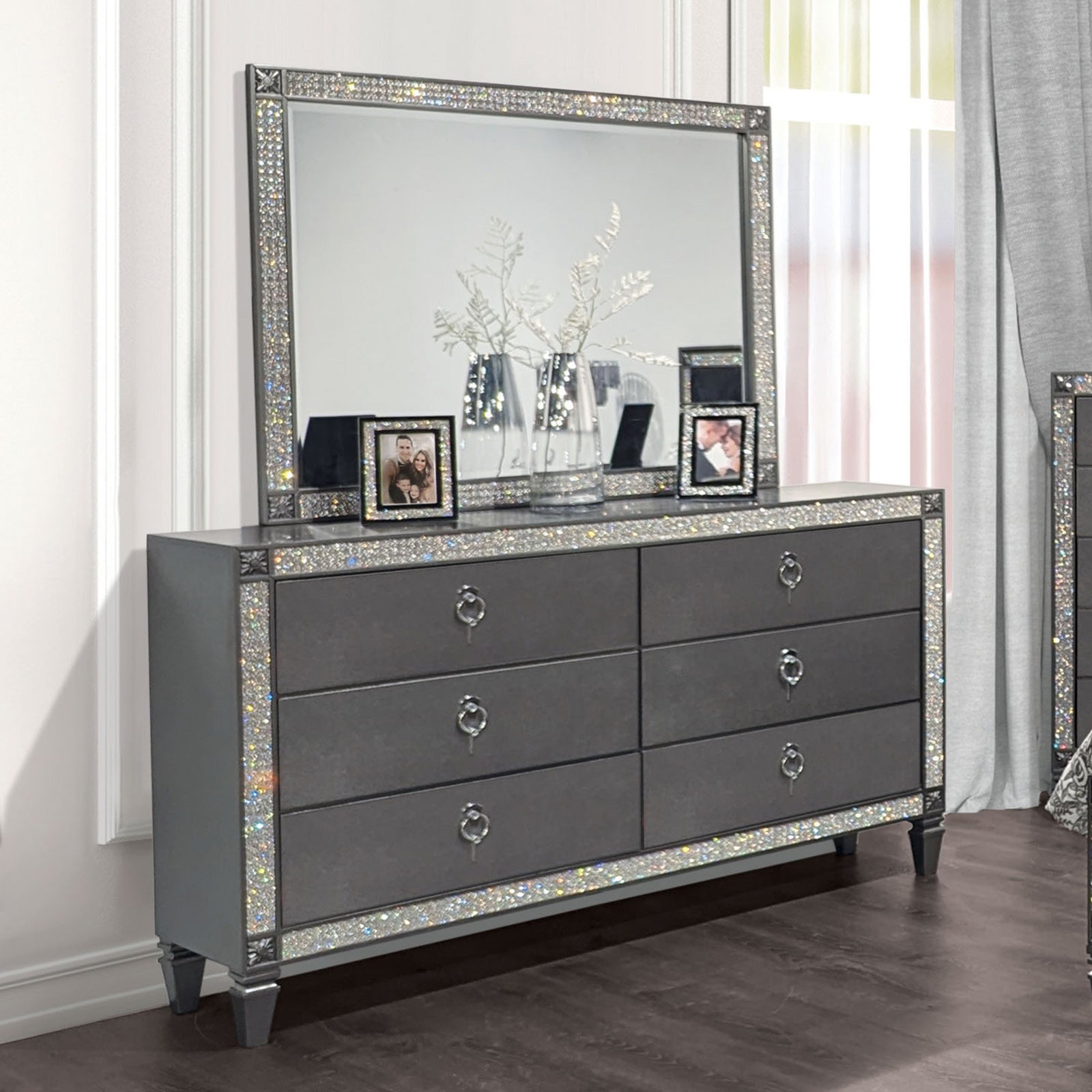 Lyanne Gray Queen 4 Piece Bedroom Set - Ornate Home