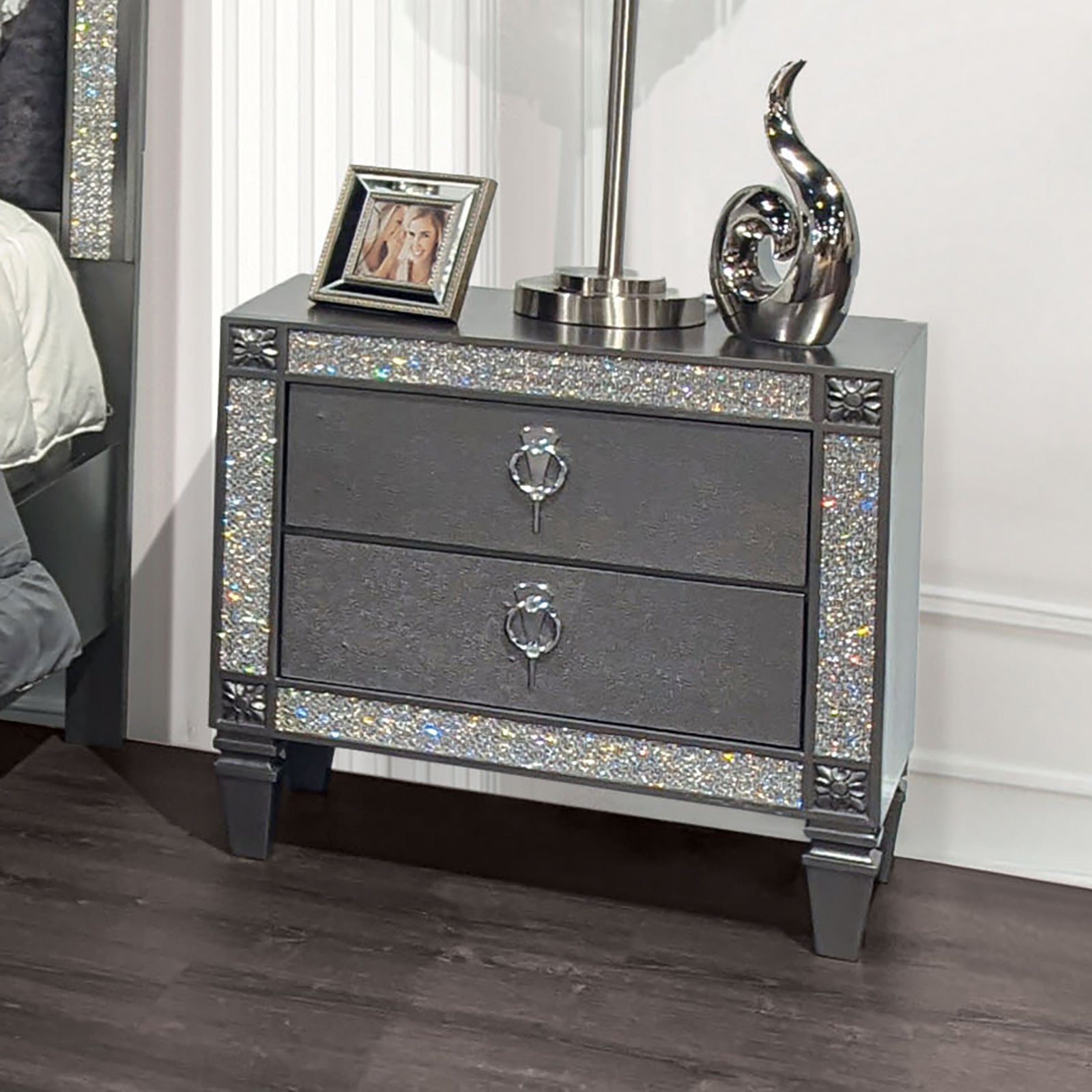 Lyanne Gray Queen 4 Piece Bedroom Set - Ornate Home