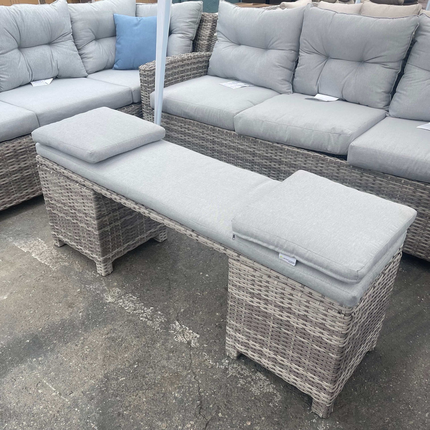 Malia Gray Sectional w/ 2 Ottomans - Ornate Home