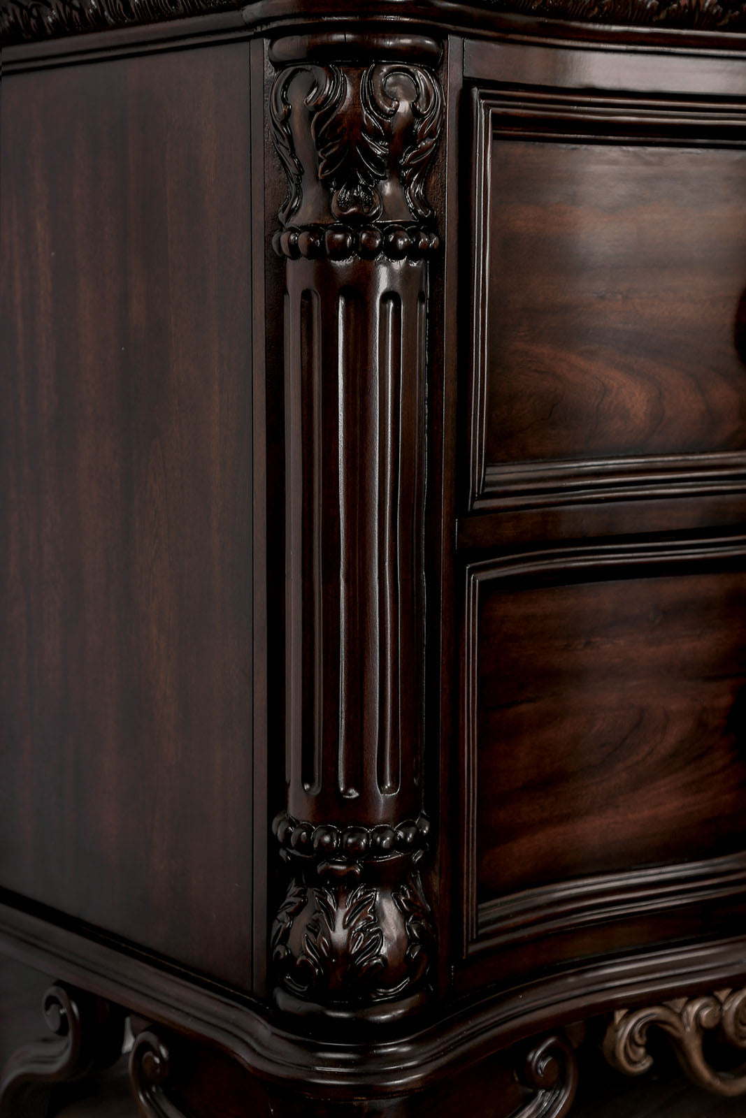Menodora Brown Cherry 5 Pc. Queen Bedroom Set w/ Chest - Ornate Home