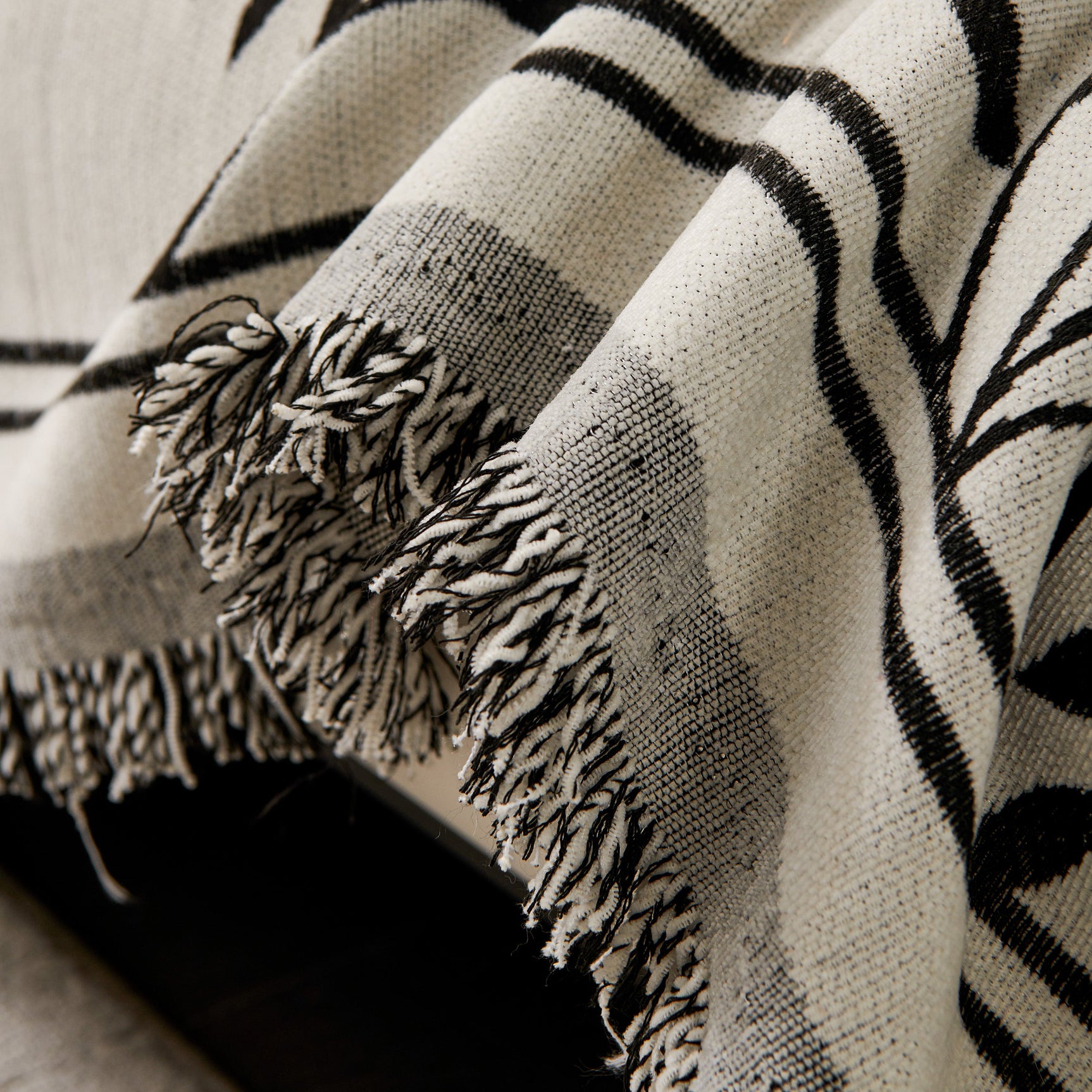 Modern Minimalist Chenille Willow Leaf Pattern Couch Cover Blanket, Luxurious Blankets for The Sofa - Ornate Home