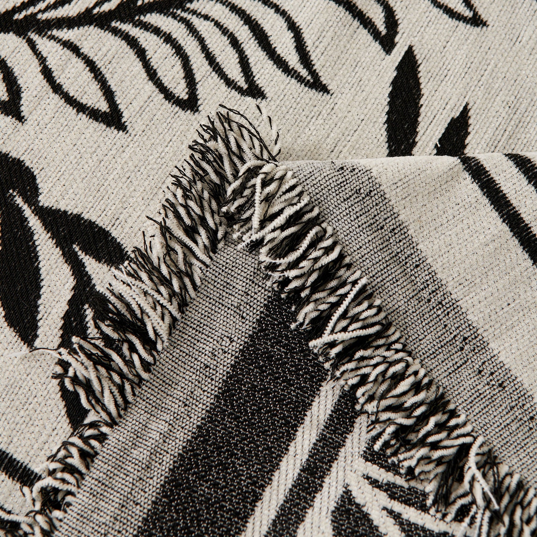 Modern Minimalist Chenille Willow Leaf Pattern Couch Cover Blanket, Luxurious Blankets for The Sofa - Ornate Home