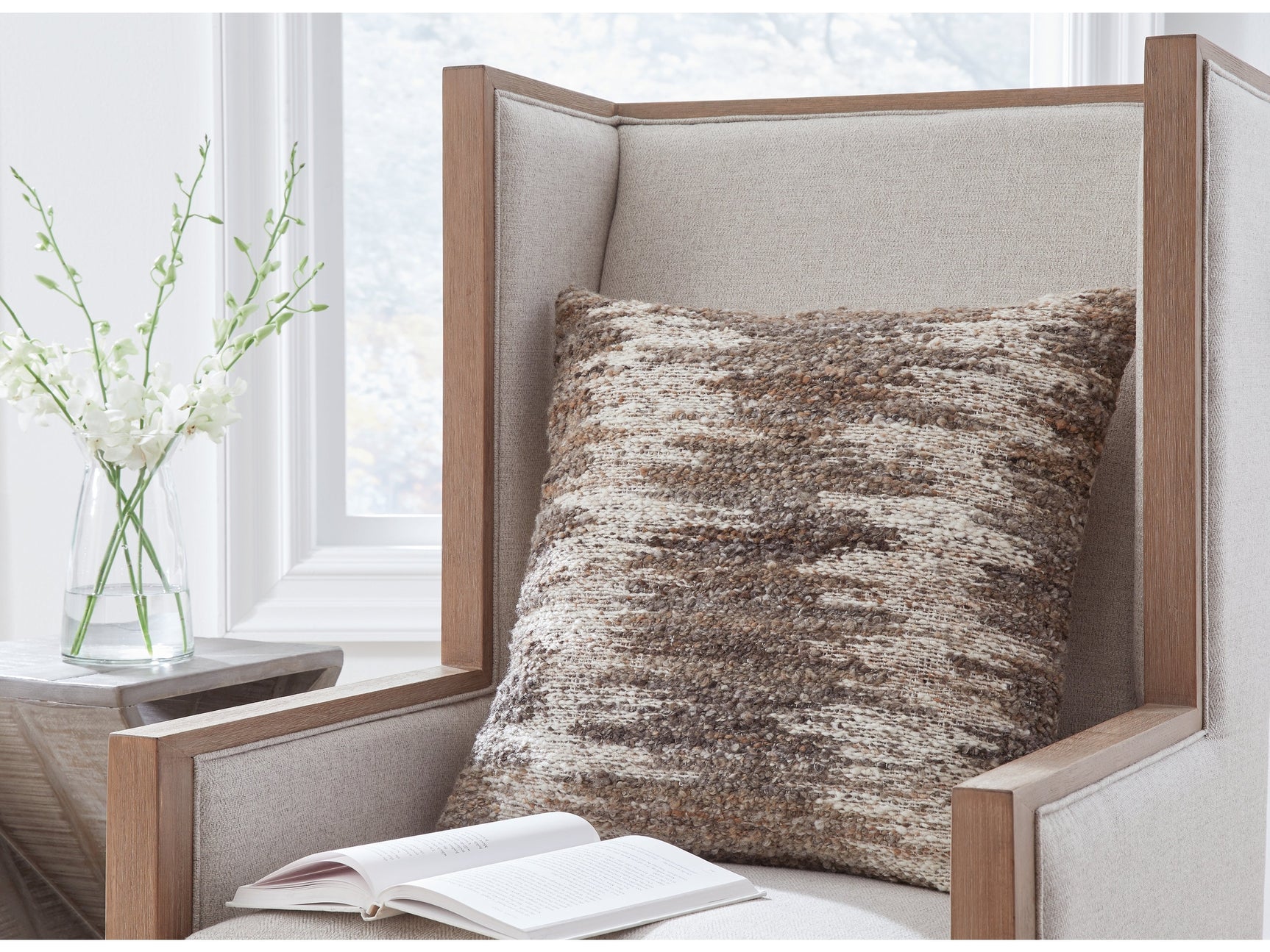 Nealton Brown/White Pillow (Set of 4) - Ornate Home