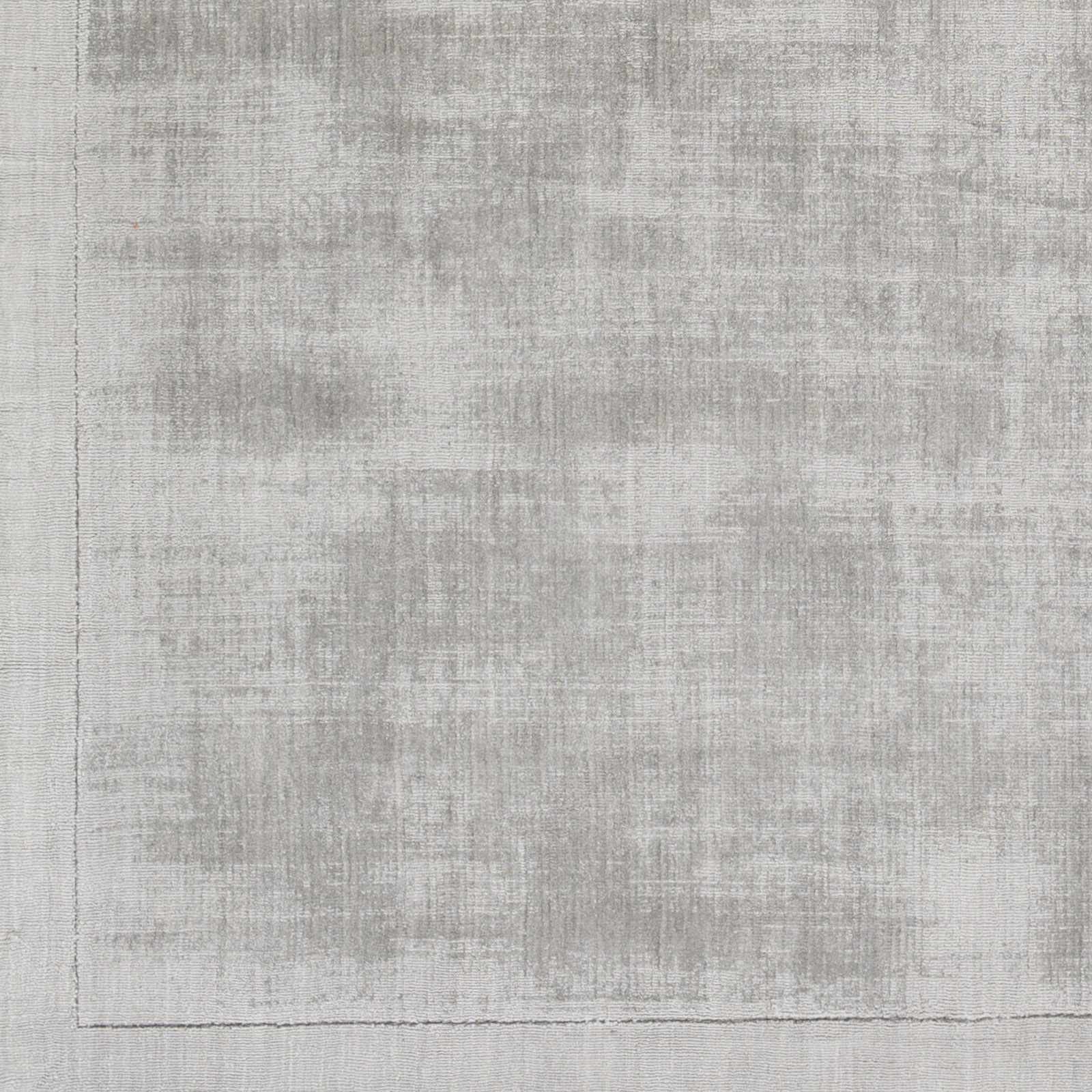 Niota Sheen Light Gray Premium Rug - Ornate Home