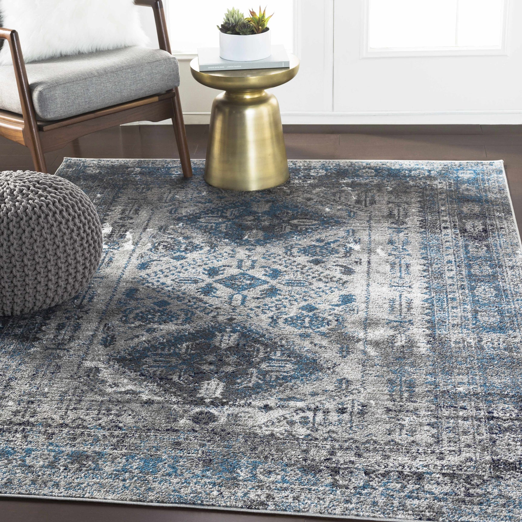 Nisula Traditional Blue Rug - Ornate Home