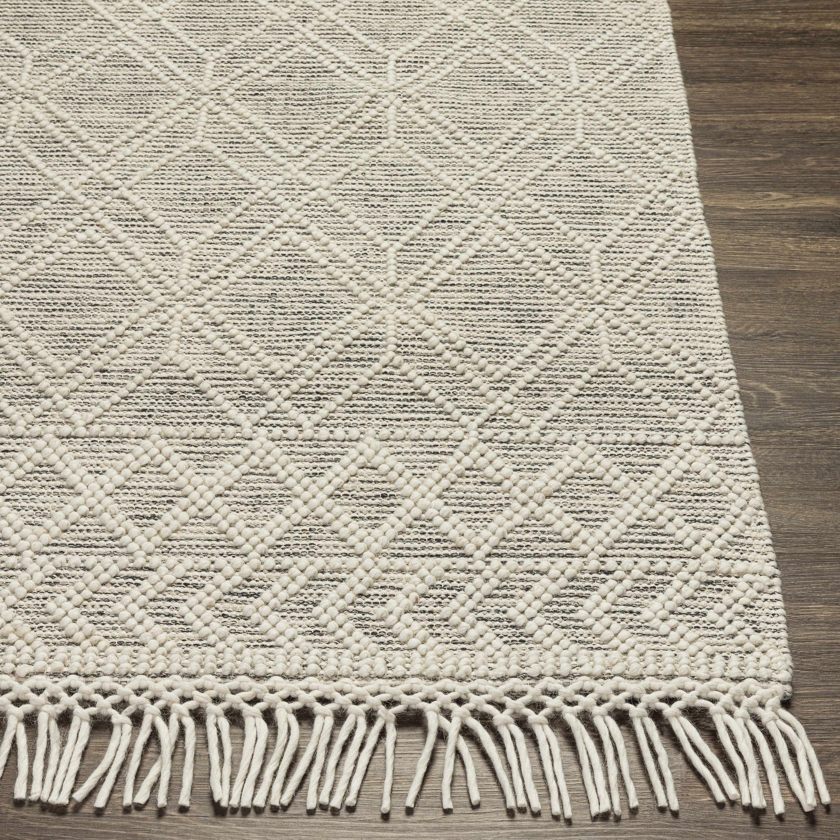 Ossun Wool Rug with Tassels - Ornate Home