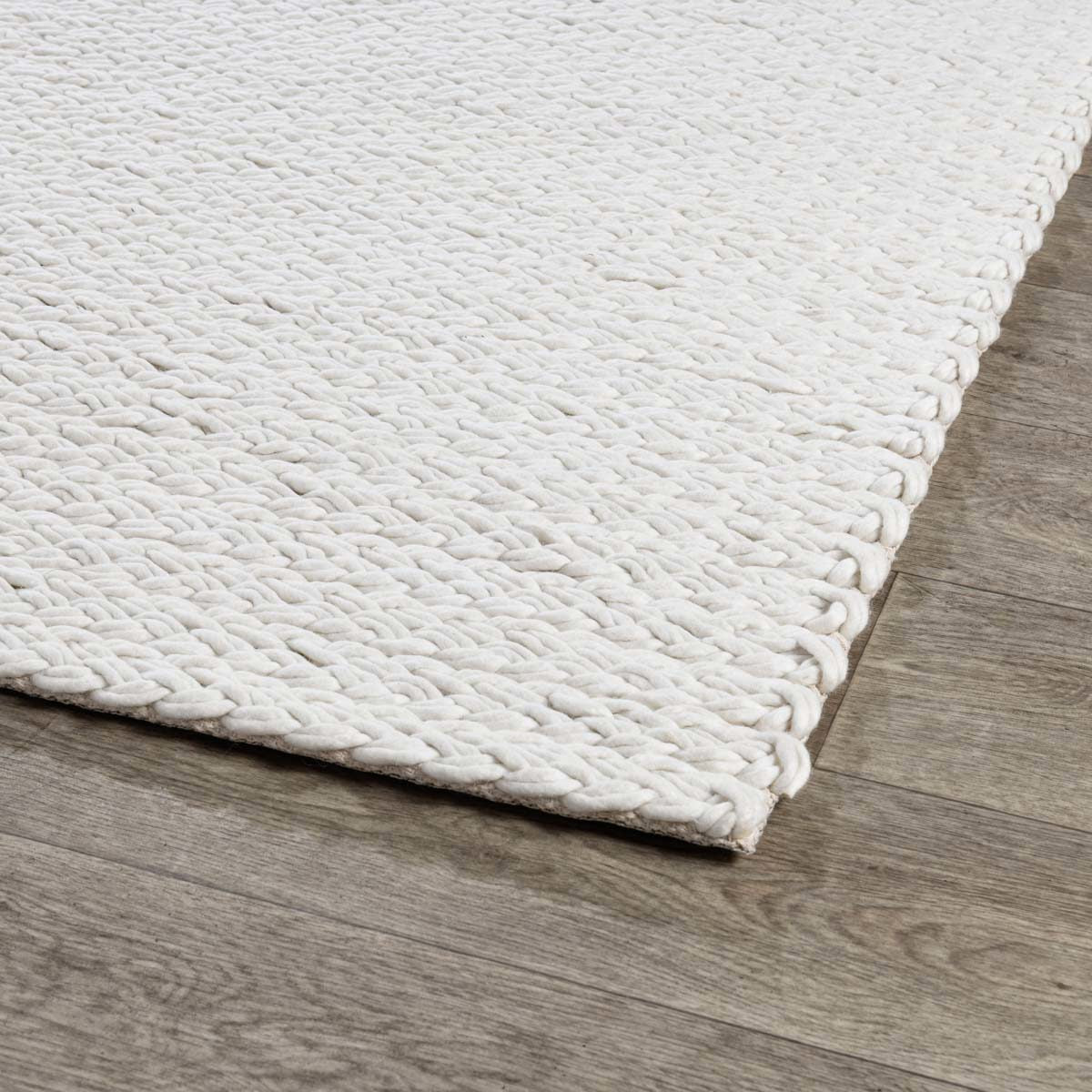Oxnard Ivory Wool Rug - Ornate Home