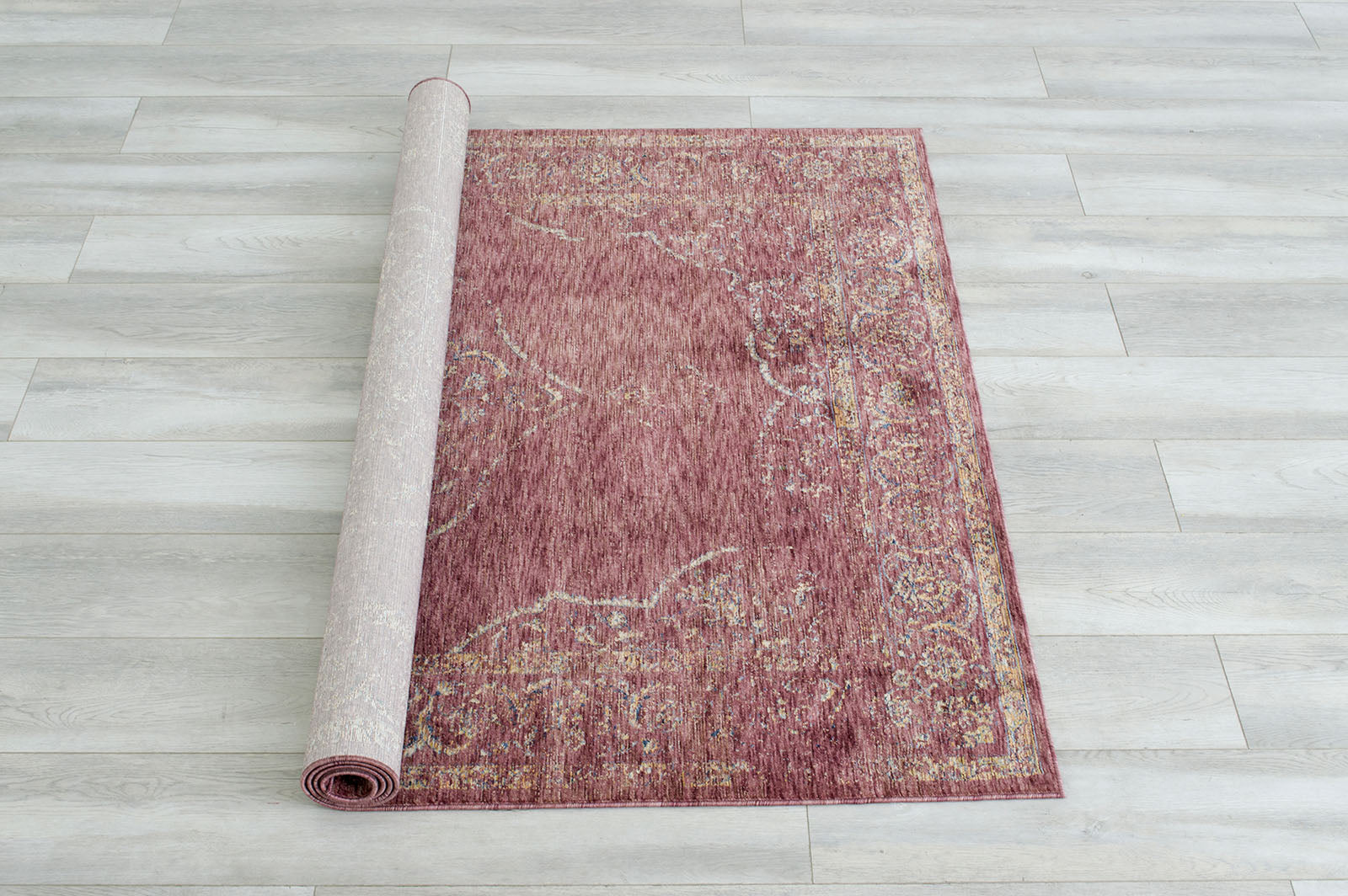 Payas Red 5' X 7' Area Rug - Ornate Home