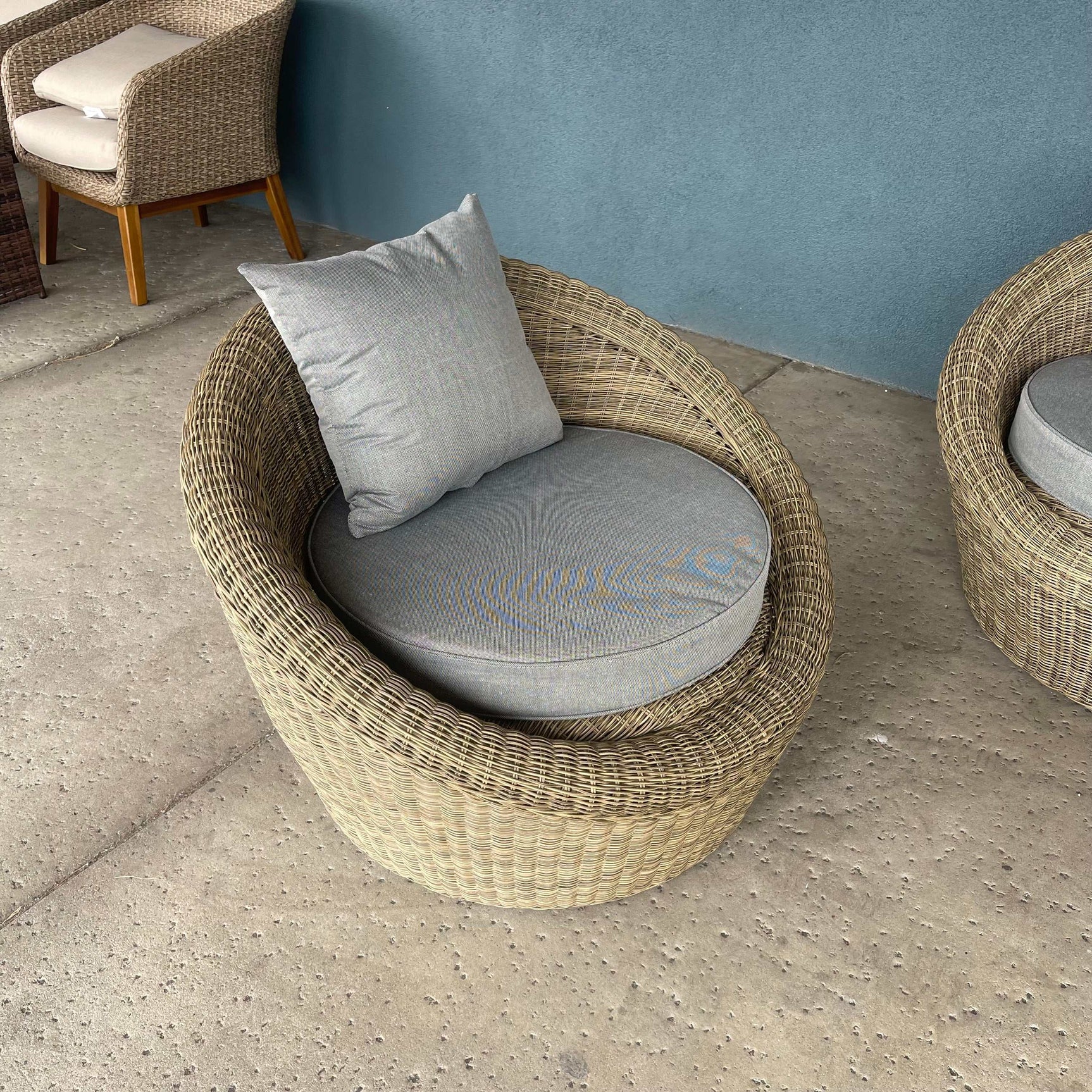 Pismo Gray Outdoor Seating Group w/ Coffee Table / 4pc - Ornate Home