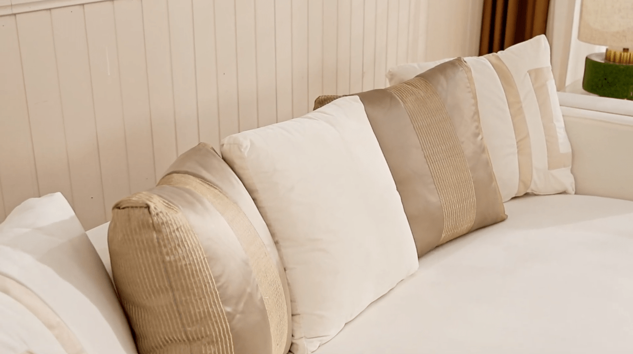 Prestige Living White/Gold Sofa / HD-S2131 - Ornate Home