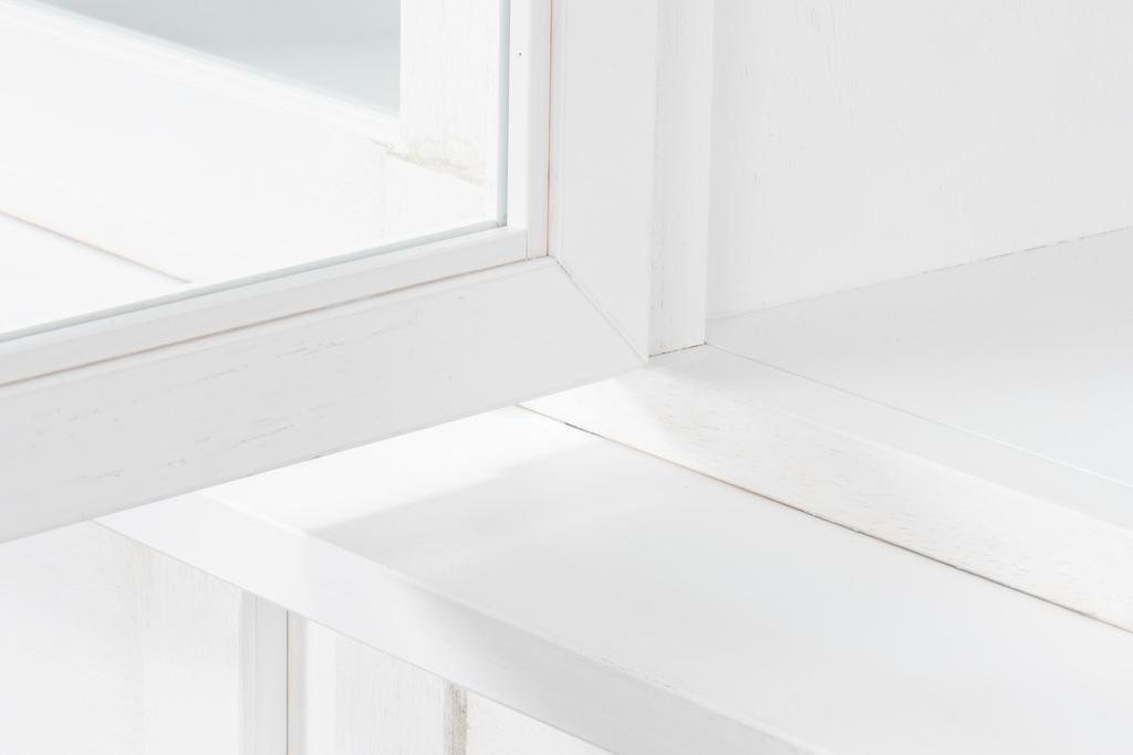 Cortina White Center Media Unit & Hutch