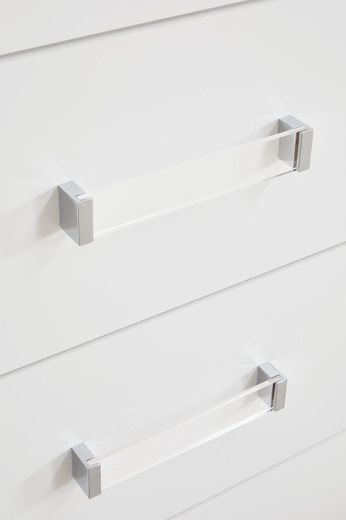 Raechalla White Dresser and Mirror (Online Special Price) - Ornate Home