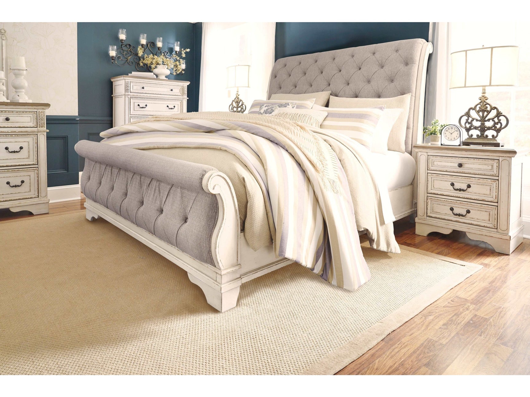 Realyn Queen Sleigh Bed (Online Special Price) - Ornate Home