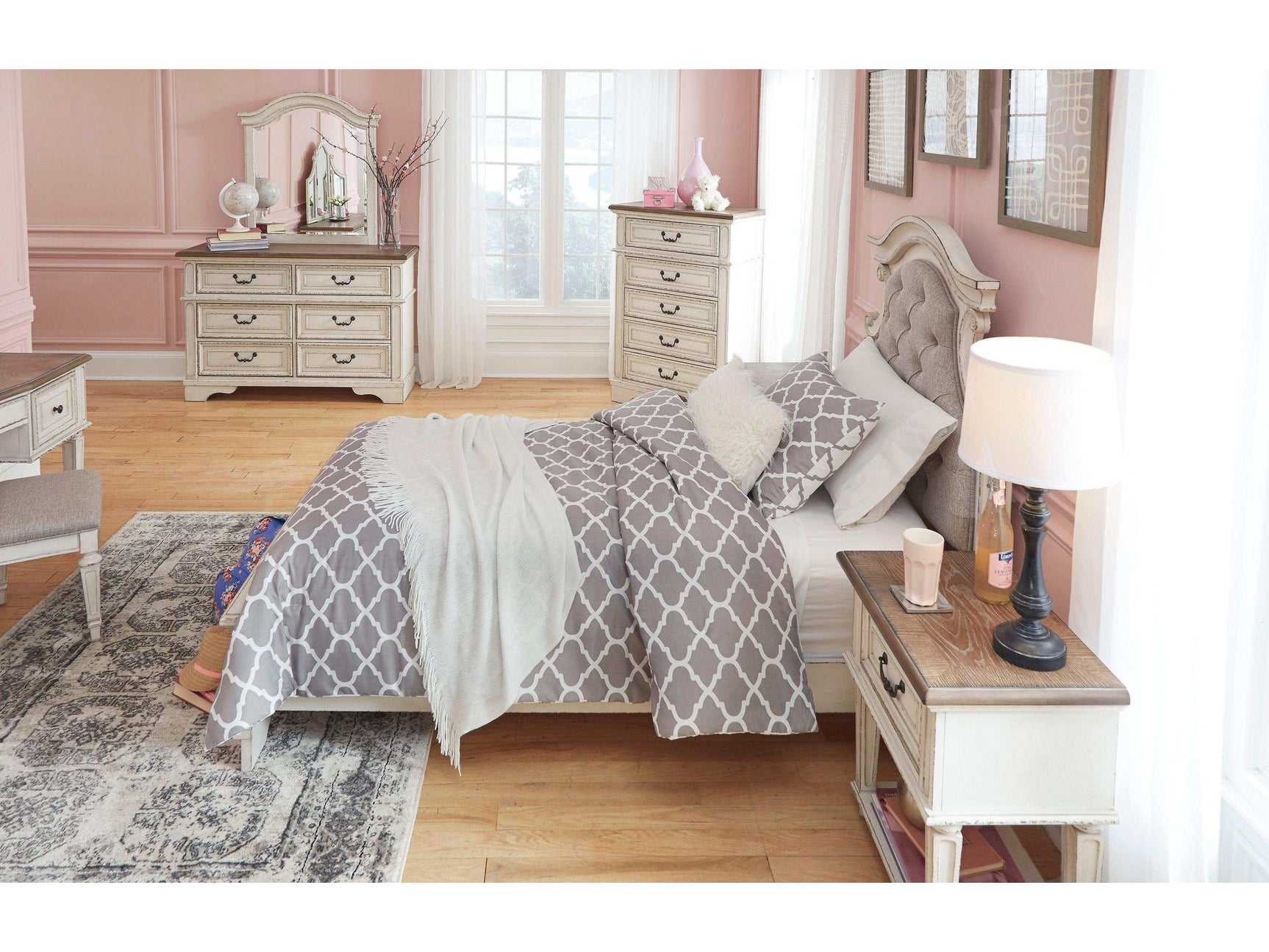 Realyn Twin Panel Youth Bedroom Set / 5pc - Ornate Home