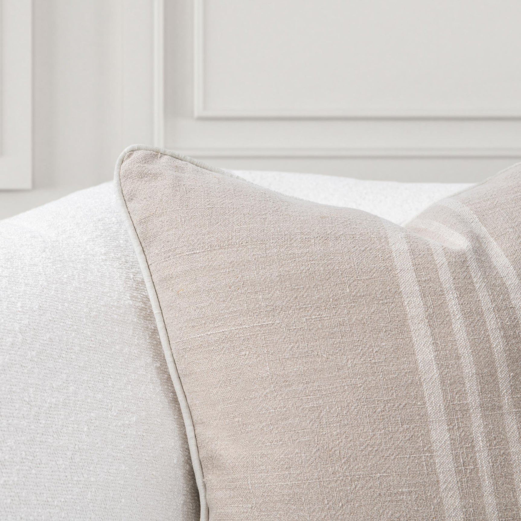 SR Newport Ivory 22x22 Throw Pillow (Set of 2) - Ornate Home
