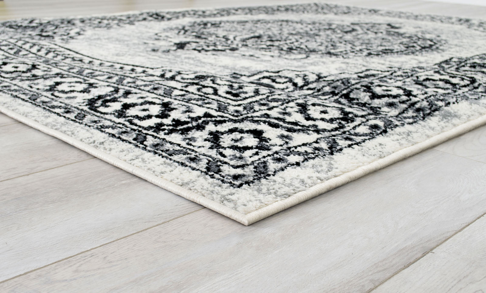 Serang Gray/Black 5' X 7' Area Rug - Ornate Home