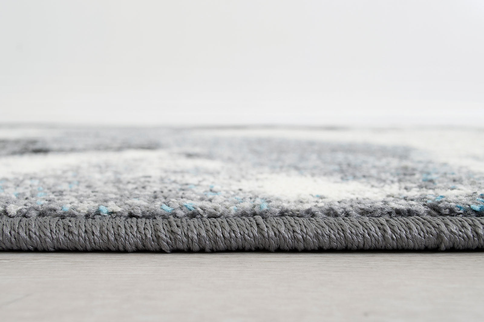 Serang Gray/Black 5'X7' Area Rug - Ornate Home