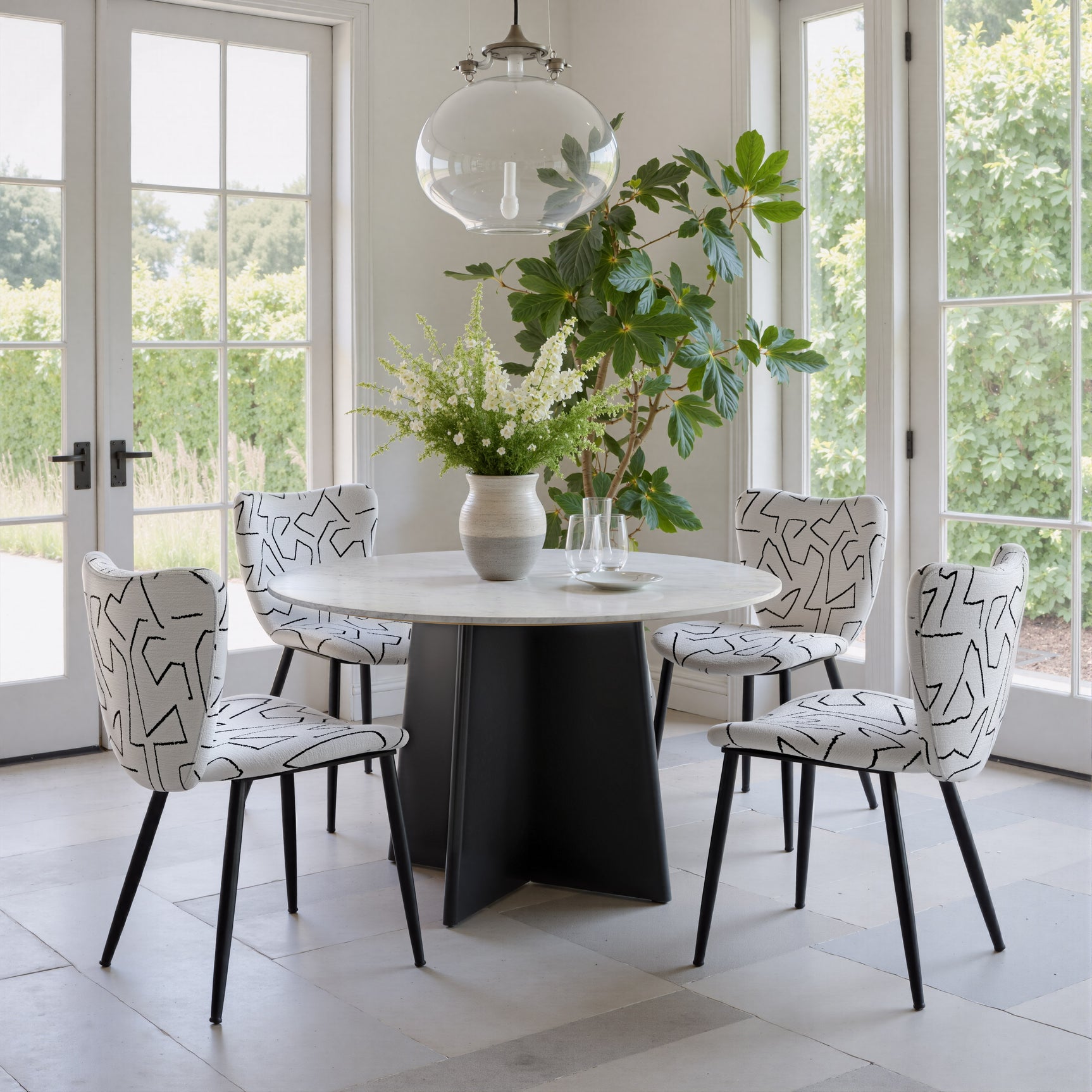 Strela White & Black Dining Table