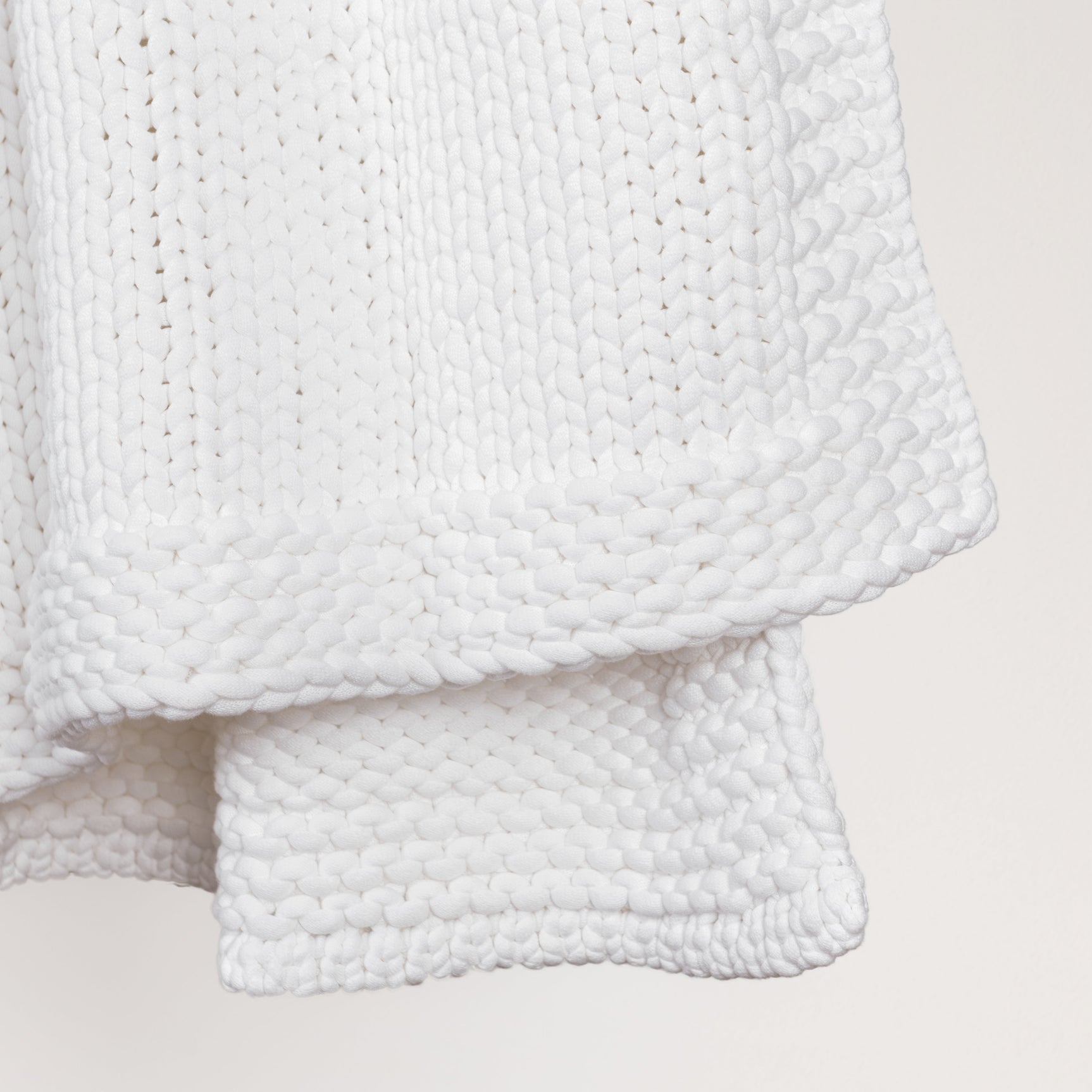 TC Dyne White Throw 50x70 - Ornate Home