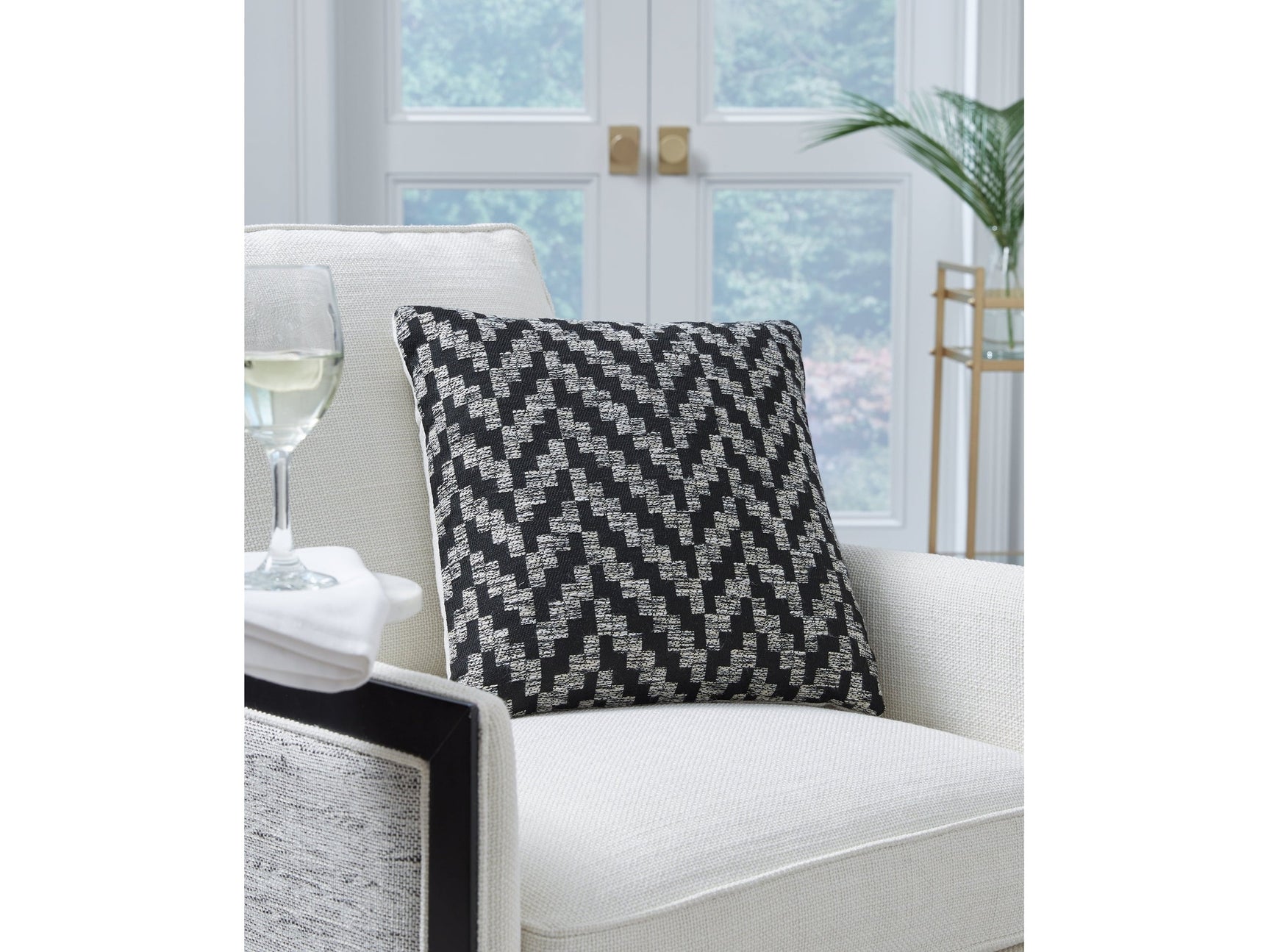 Tenslock Next-Gen Nuvella Black/White Pillow (Set of 4) - Ornate Home