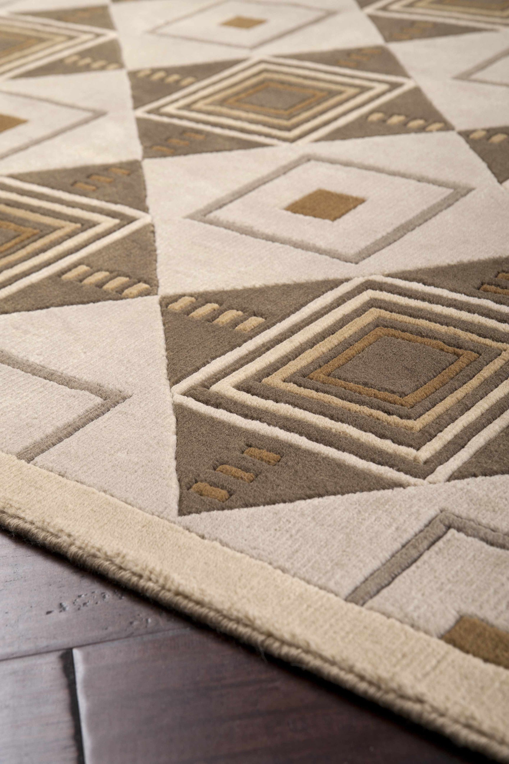 Tribune Premium Wool Area Rug - Clearance - Ornate Home