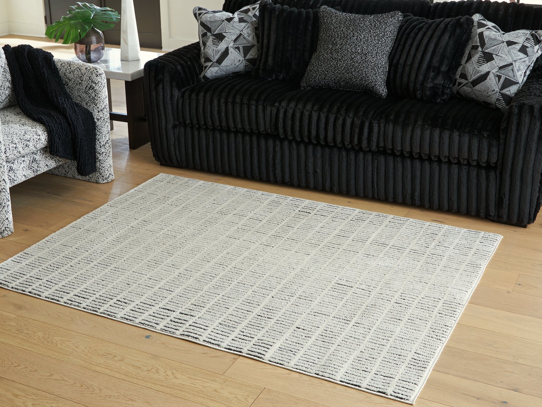 Turinwith Ivory/Black Medium Rug (Online Special Price) - Ornate Home