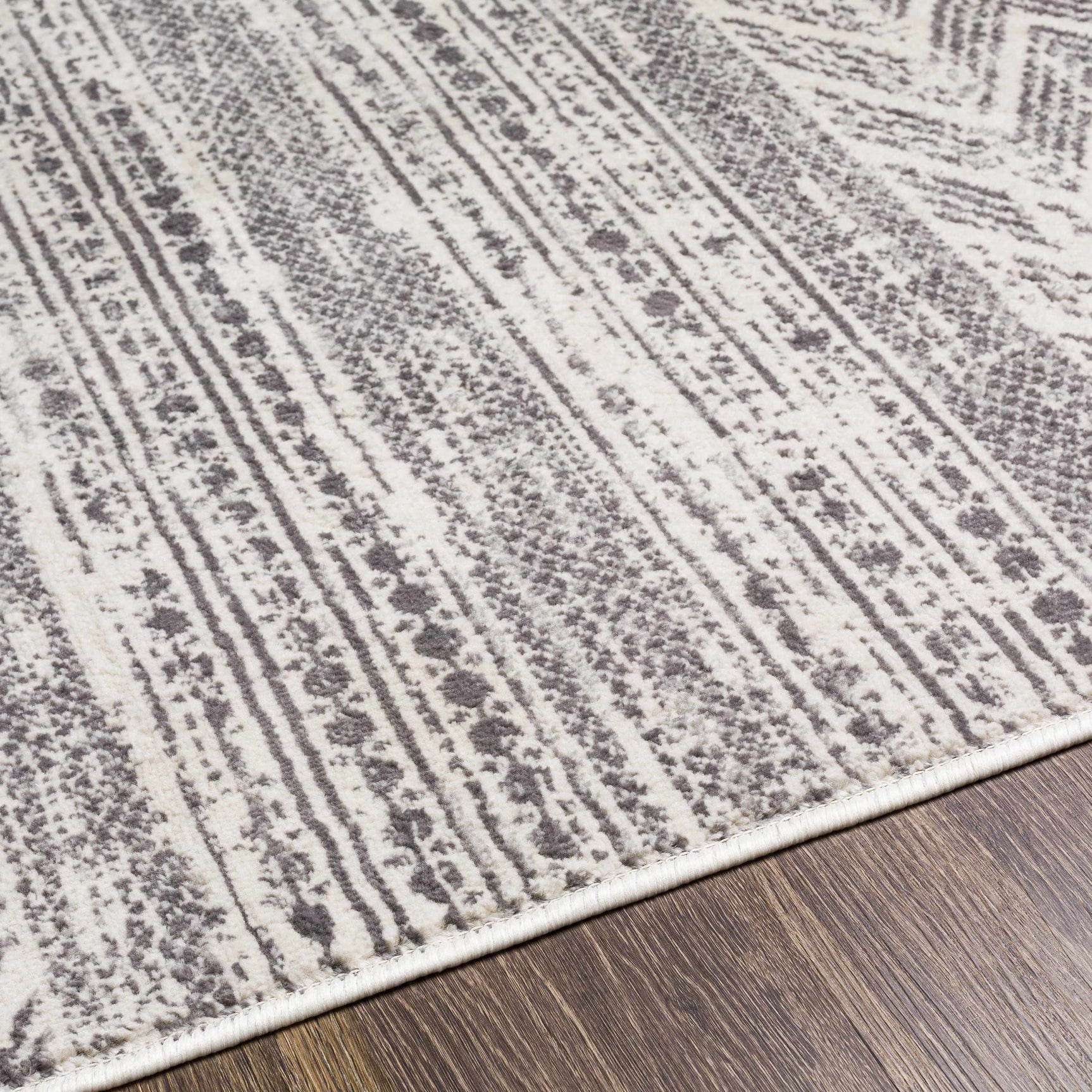 Tuy Area Rug - Ornate Home