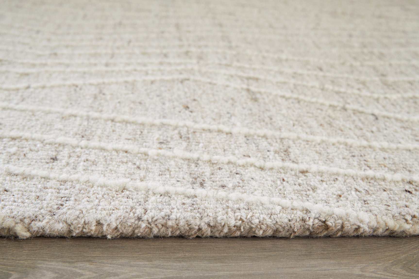 Varahill Gray/Ivory Large Rug - Ornate Home
