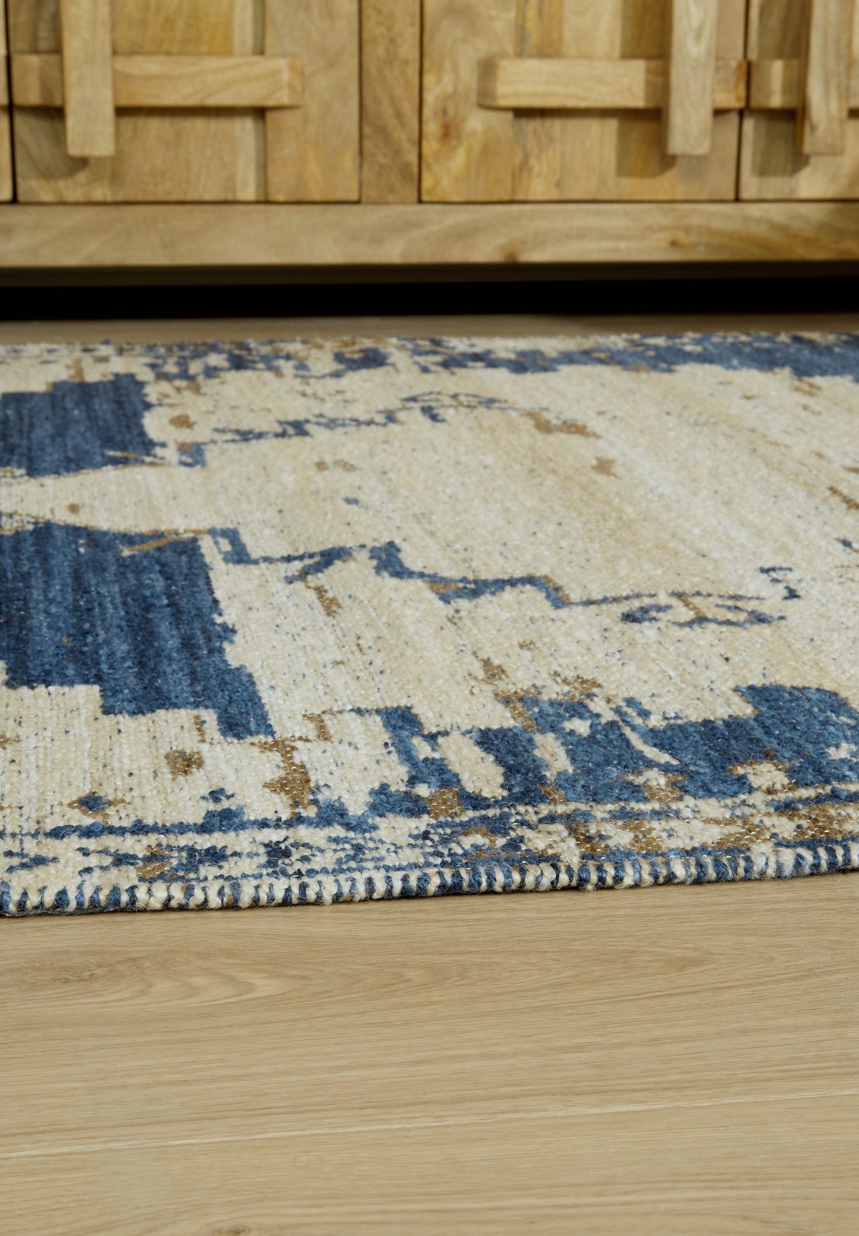 Varnler Blue/Brown/Tan 5' x 7' Rug (Online Special Price) - Ornate Home