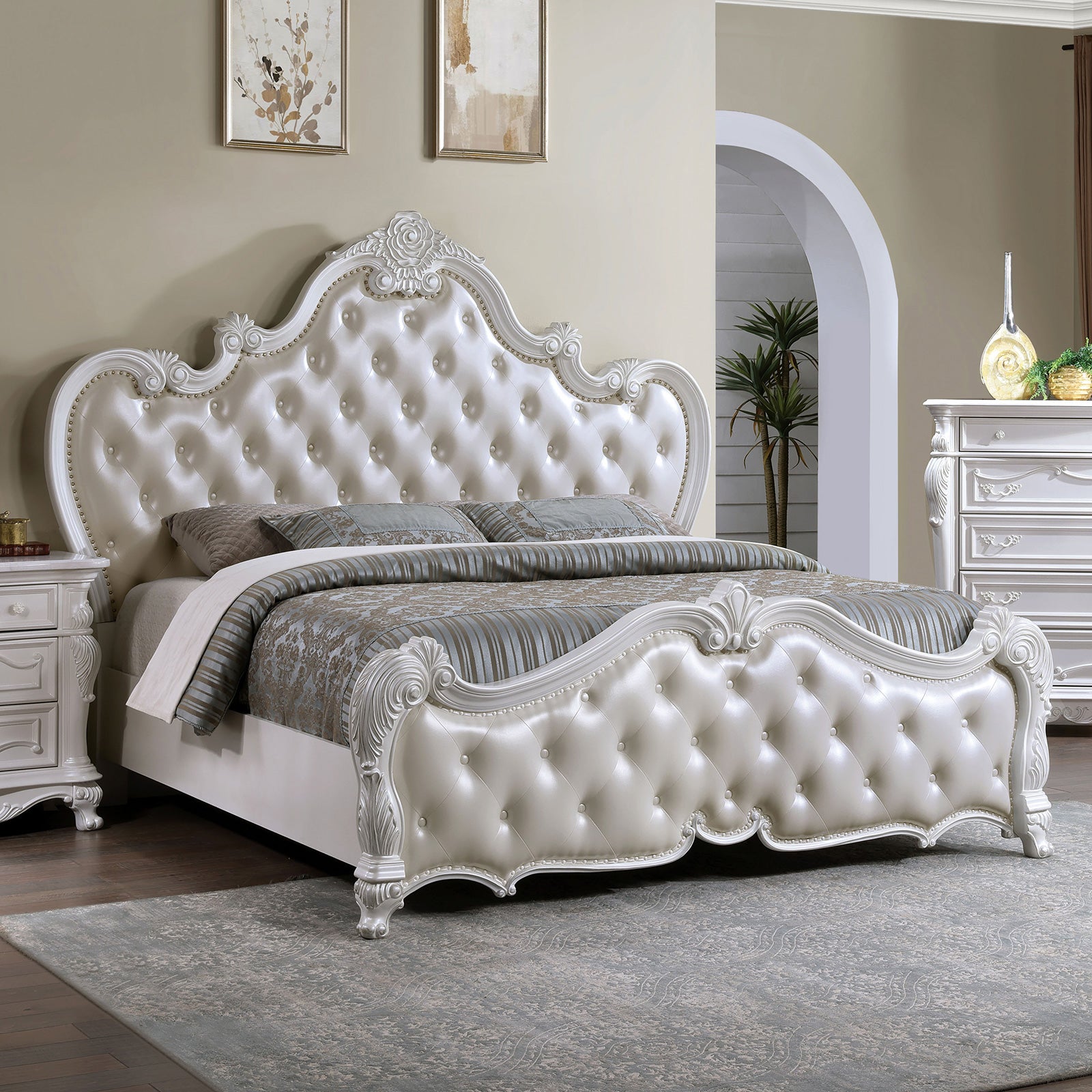 Ventresca White 4 Pc. Leatherette Queen Bedroom Set - Ornate Home