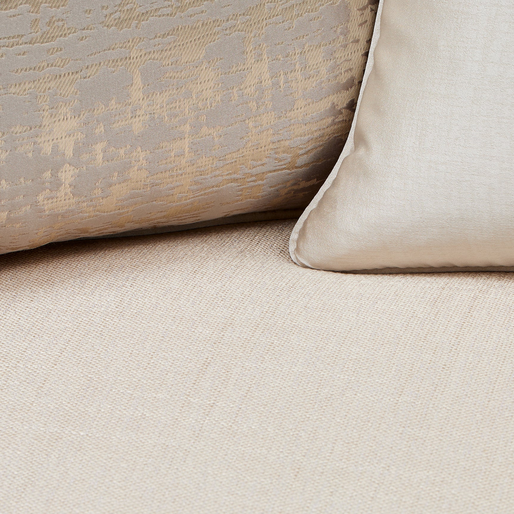 Villa Cherie Caramel/Pearl Loveseat - Ornate Home