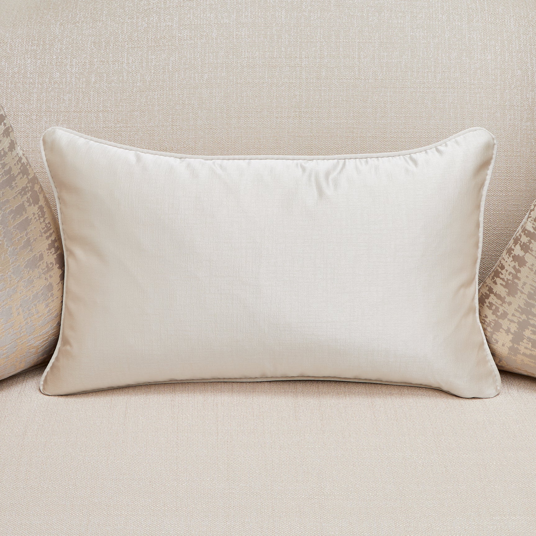 Villa Cherie Caramel/Pearl Loveseat - Ornate Home