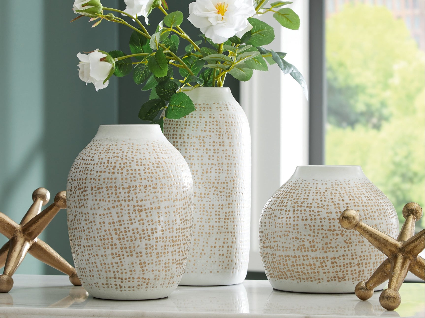 Vinburn White/Gold Finish Accessory Set (Set of 5) - Ornate Home