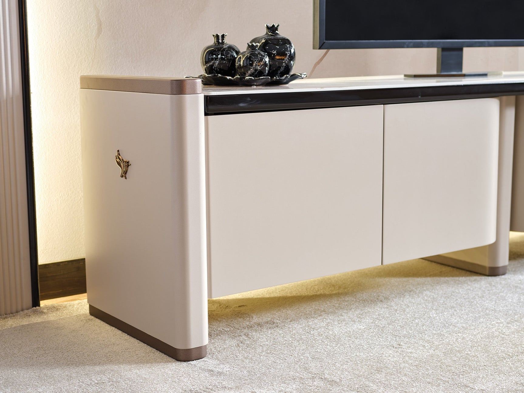 Voyance Cream/White Tv Stand