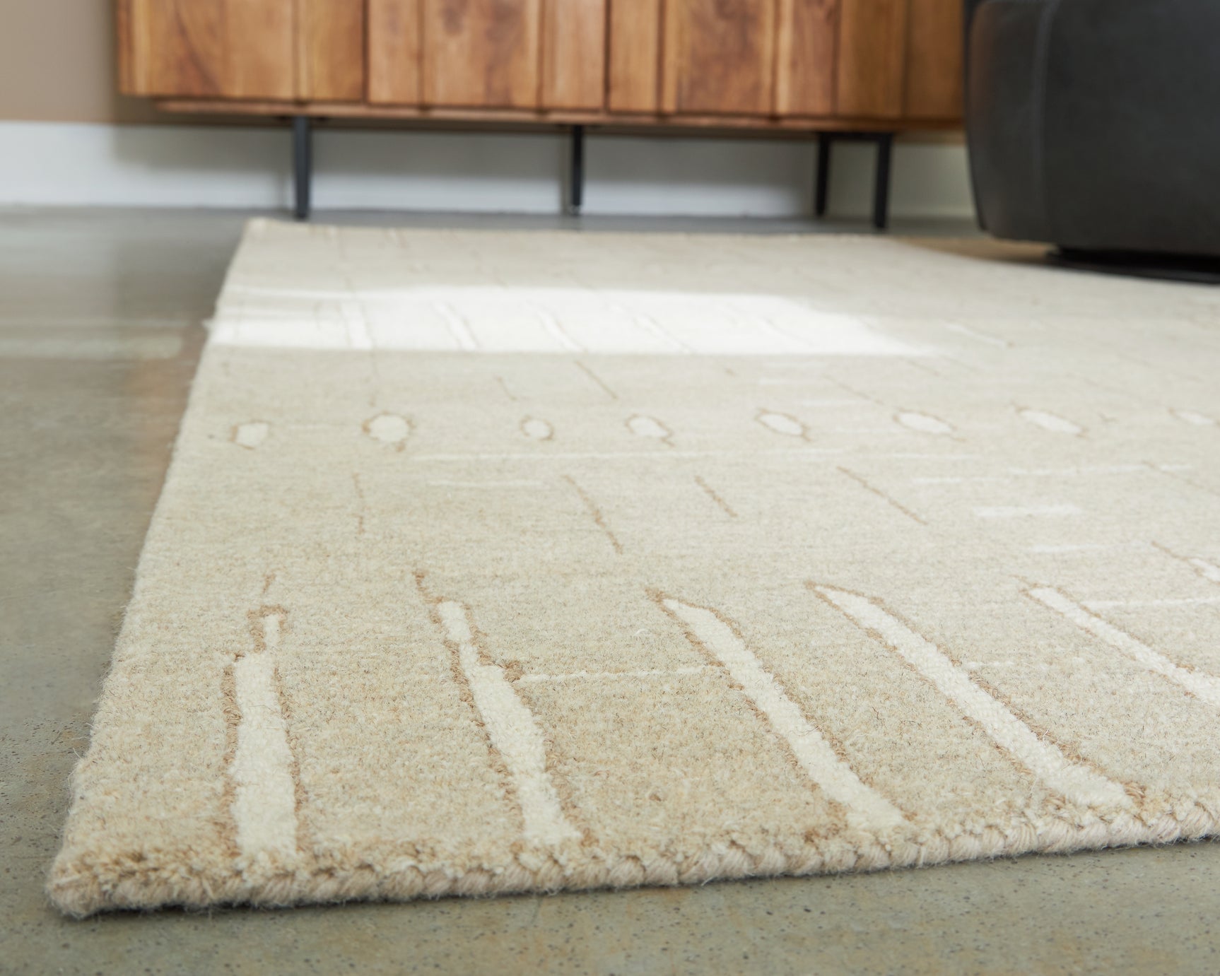 Wolbert Tan/Ivory Medium Rug - Ornate Home